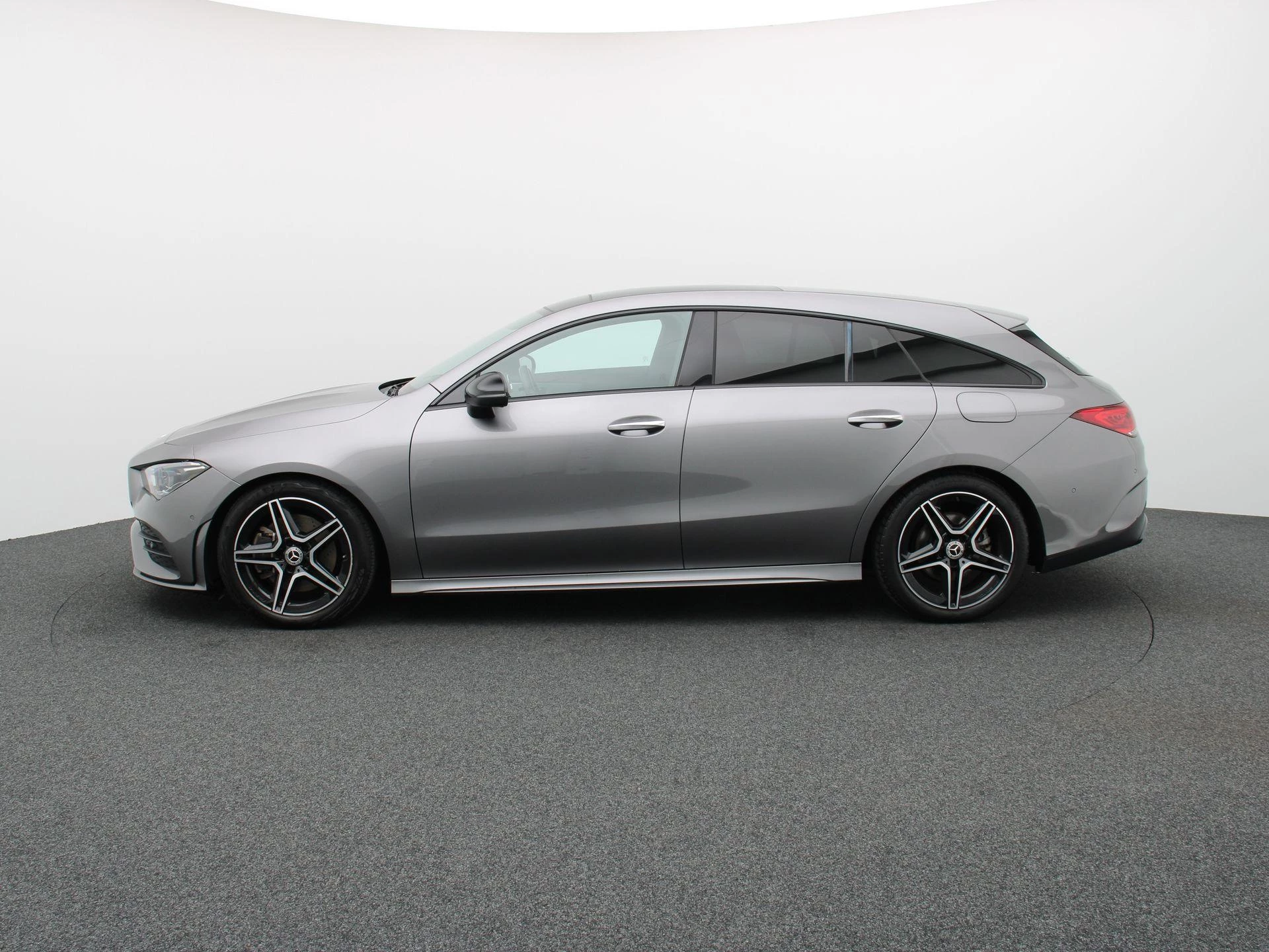 Mercedes-Benz CLA 200 AMG Line Shooting Brake + PANORAMISCH DAK + MULTIBEAM LED + CARPLAY +