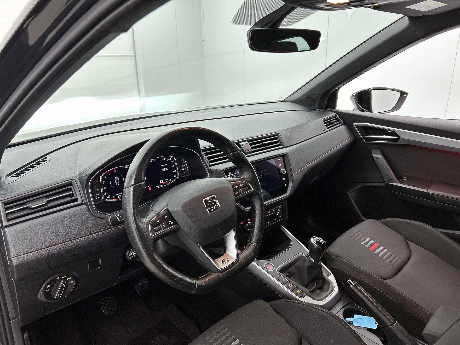 SEAT-Arona-image-19