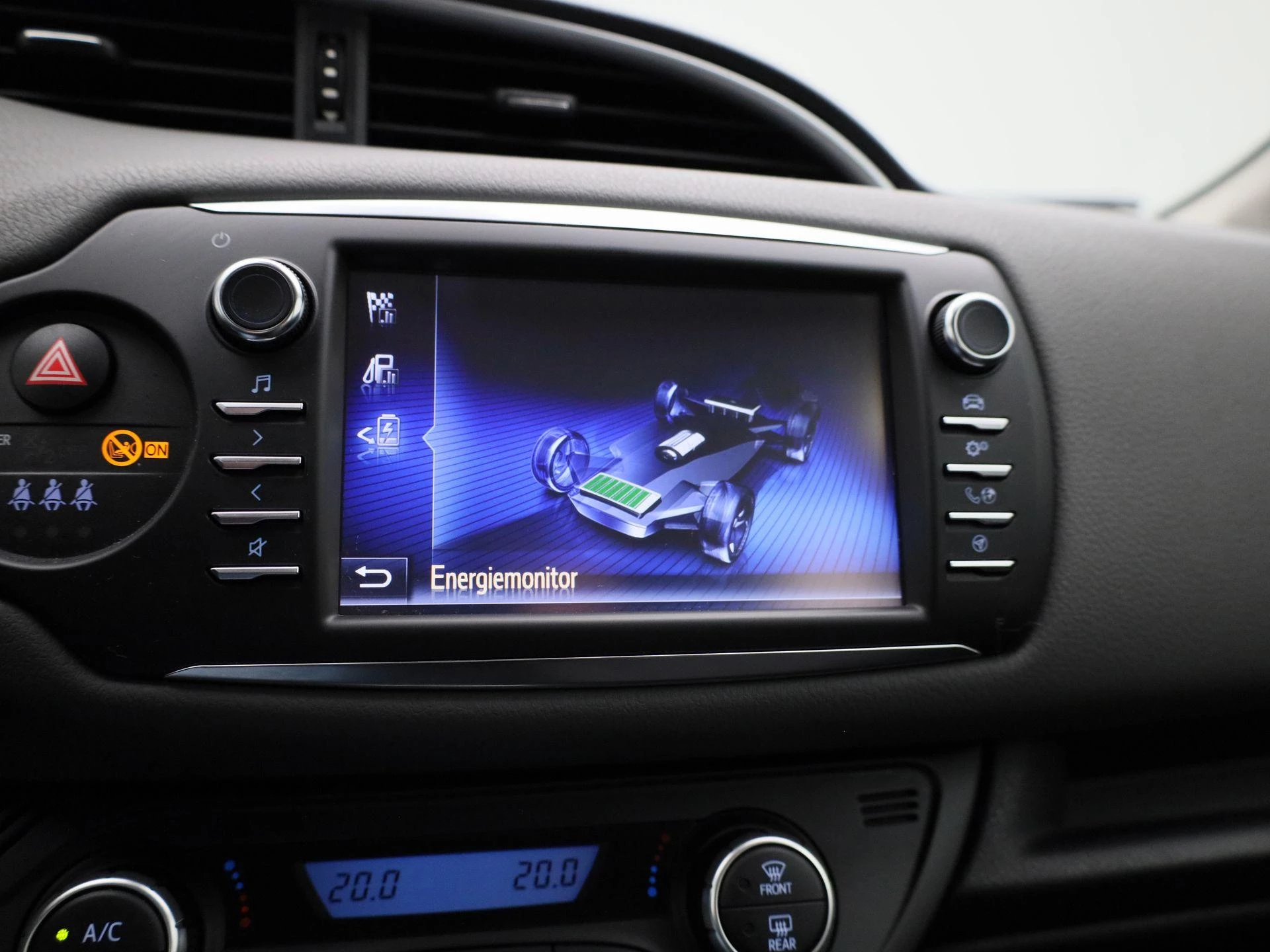 Toyota-Yaris-image-16