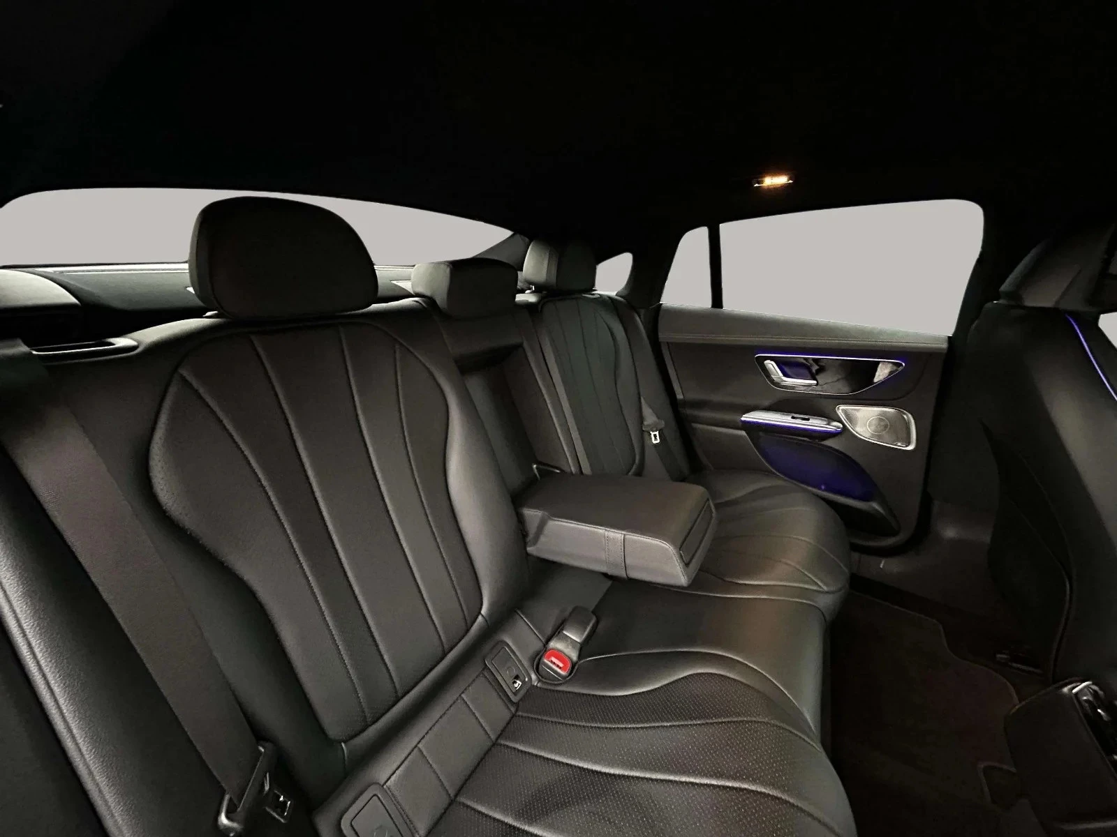 Mercedes-Benz-EQE-image-13