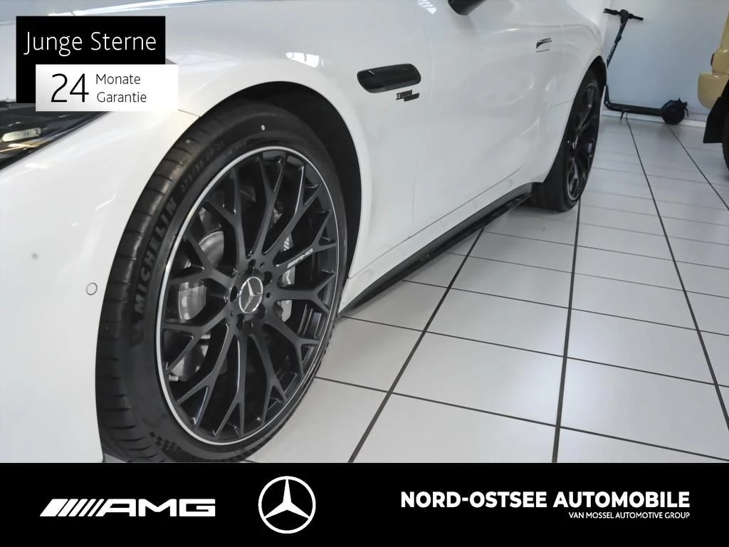 Mercedes-Benz-SL-image-4