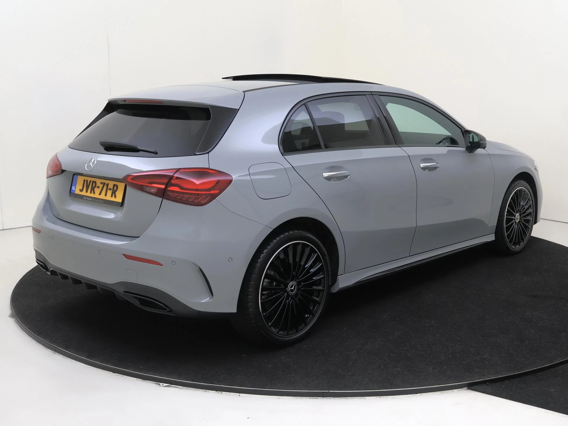 Mercedes-Benz-A-Klasse-image-3