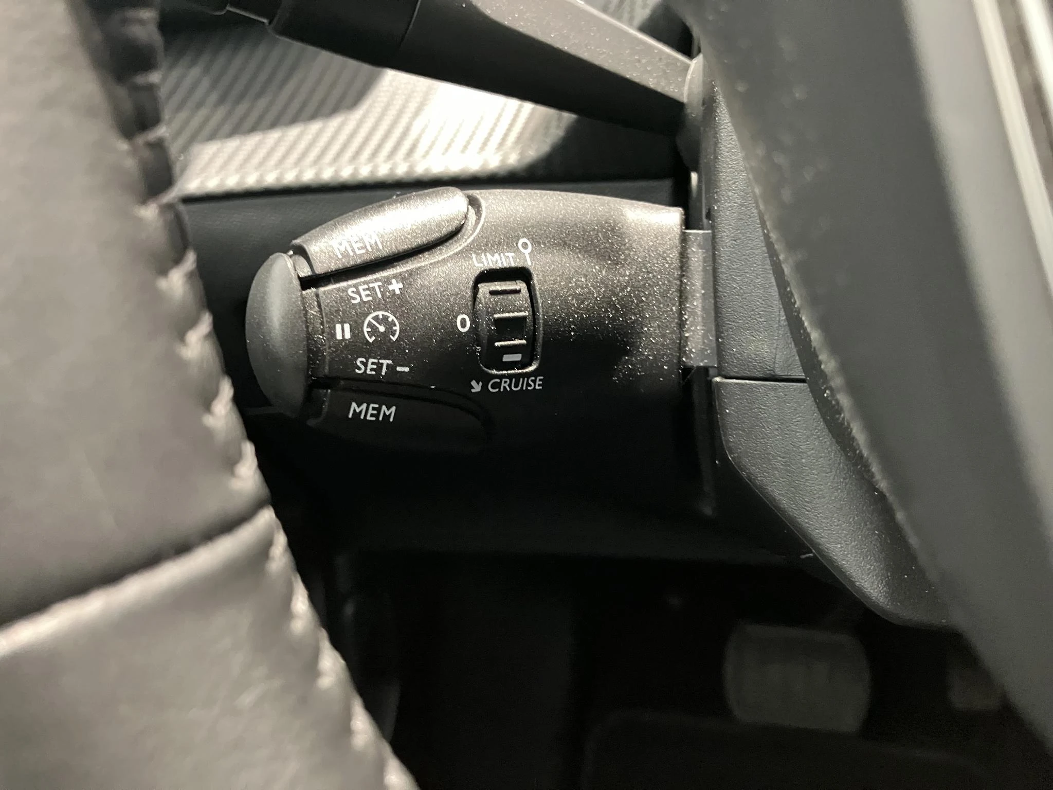Peugeot-e-2008-image-18