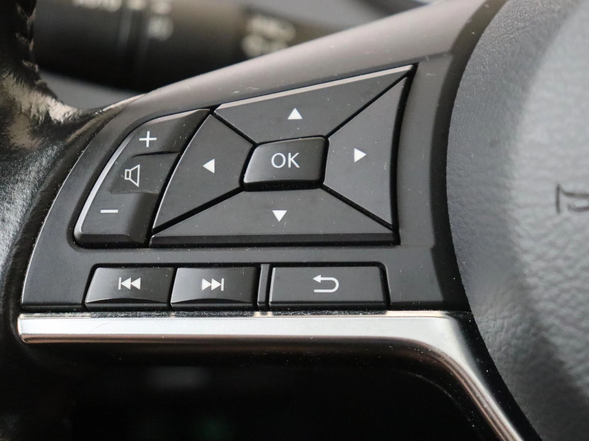 Nissan-QASHQAI-image-12