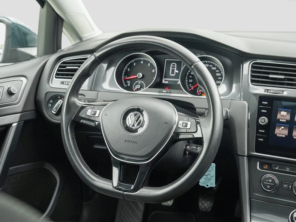 Volkswagen-Golf-image-13