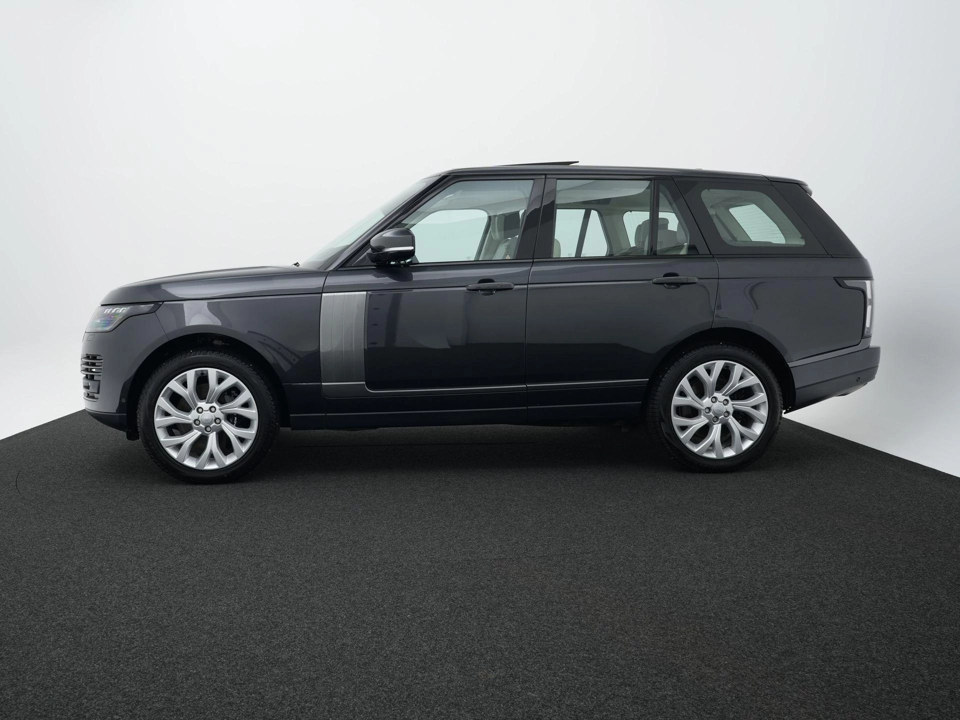 Land Rover-Range Rover-image-3
