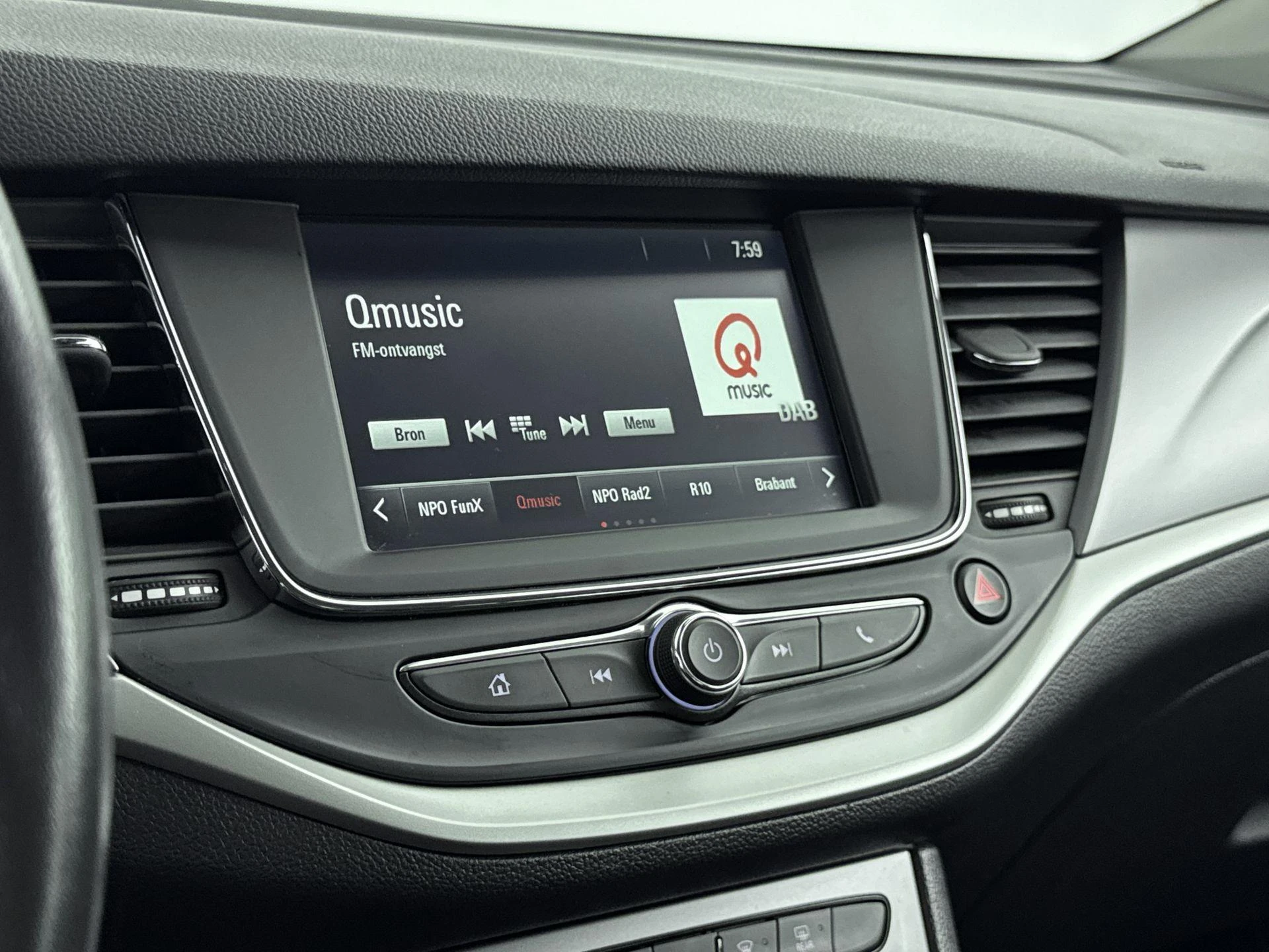 Opel-Astra-image-6
