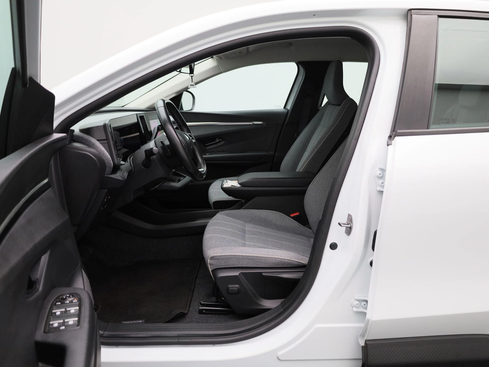 Renault-Megane E-Tech-image-8