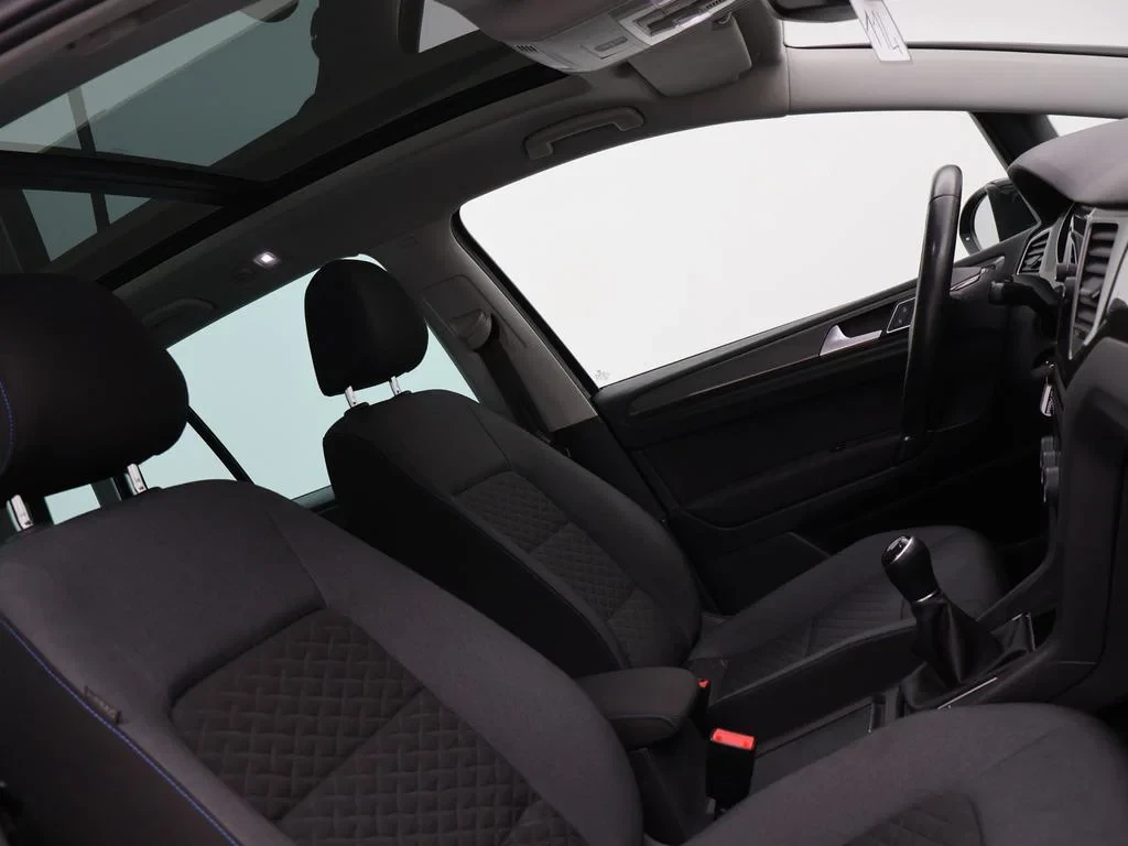 Volkswagen-Golf Sportsvan-image-10