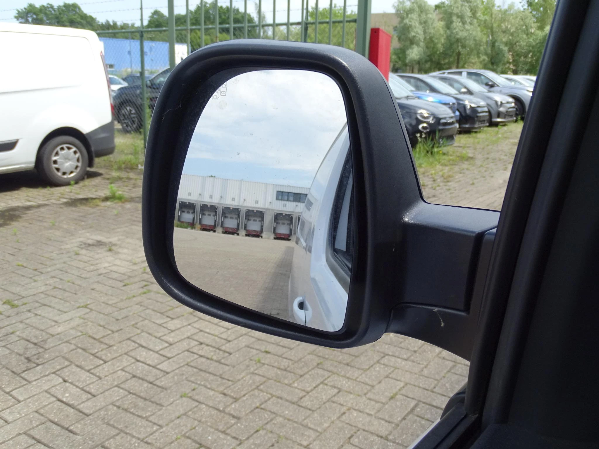 Opel-Vivaro-image-19