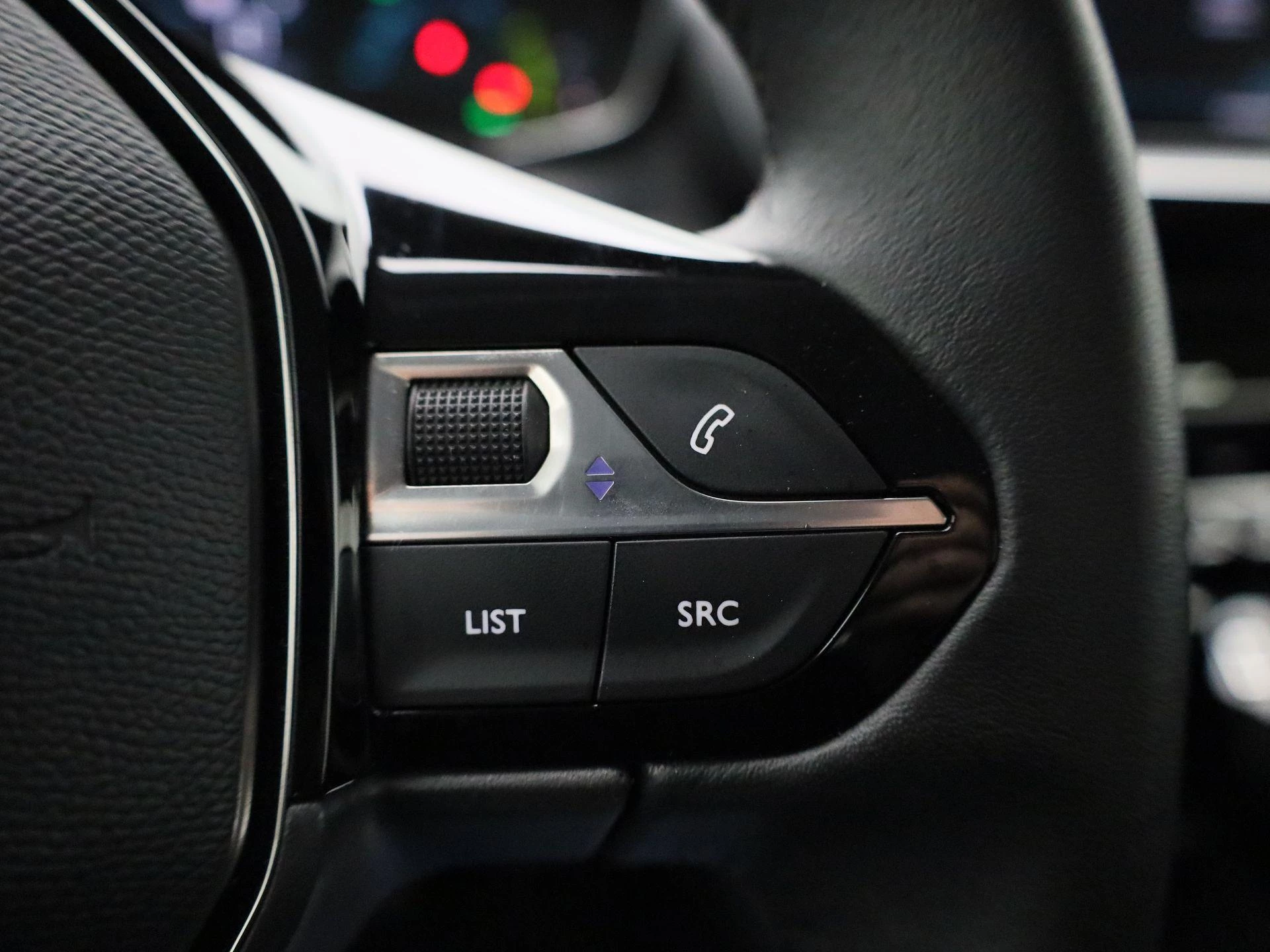Peugeot-e-208-image-17