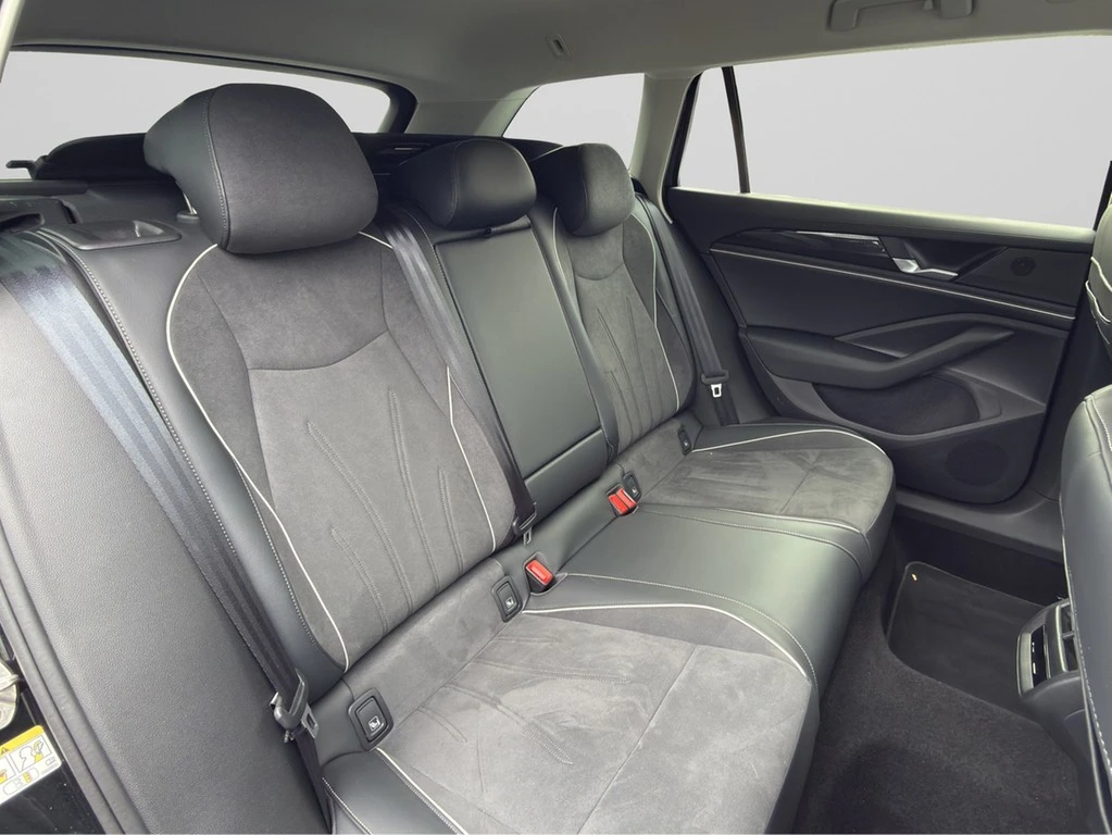 Volkswagen-Passat-image-8