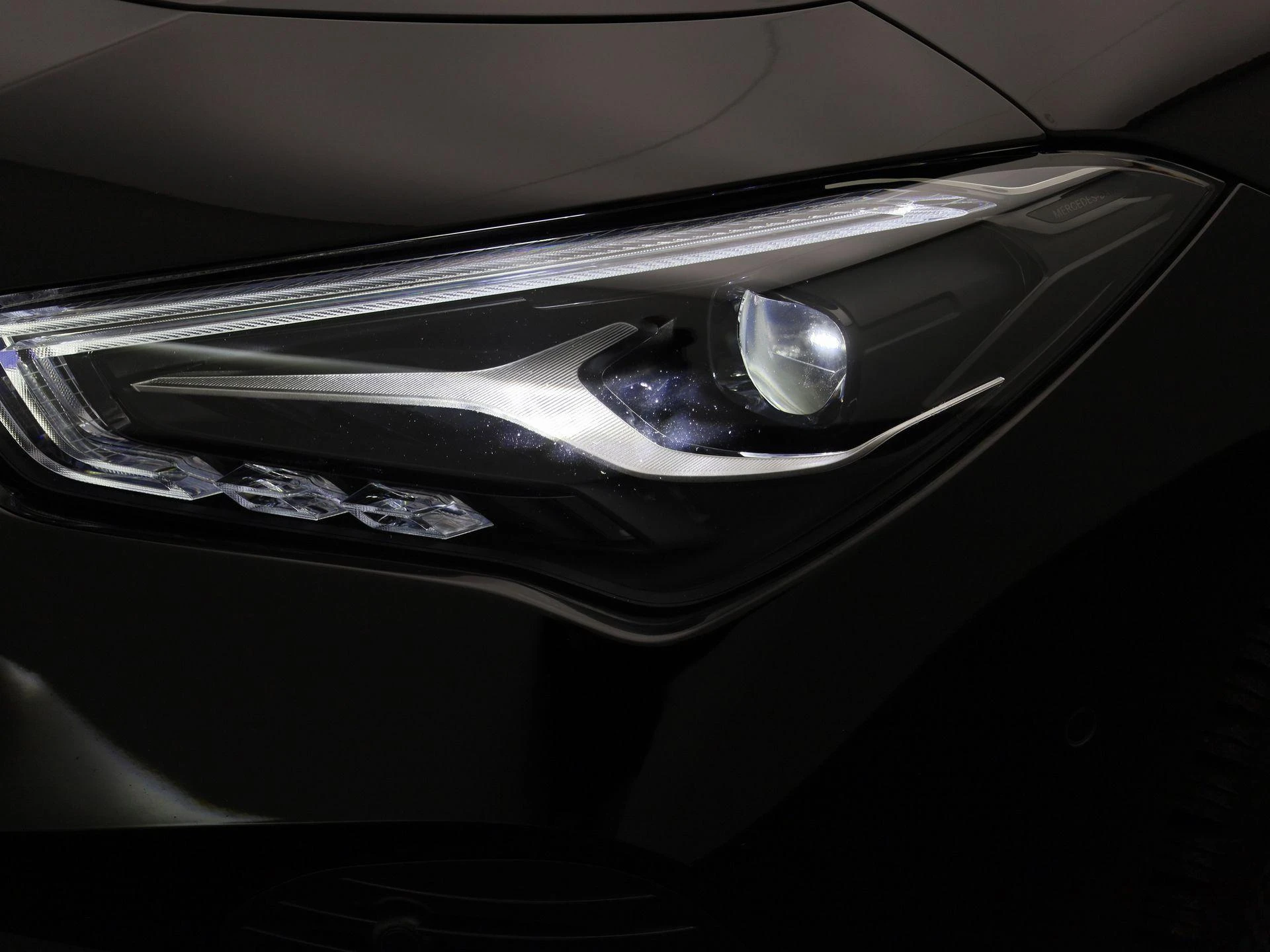 Mercedes-Benz-CLA-image-14