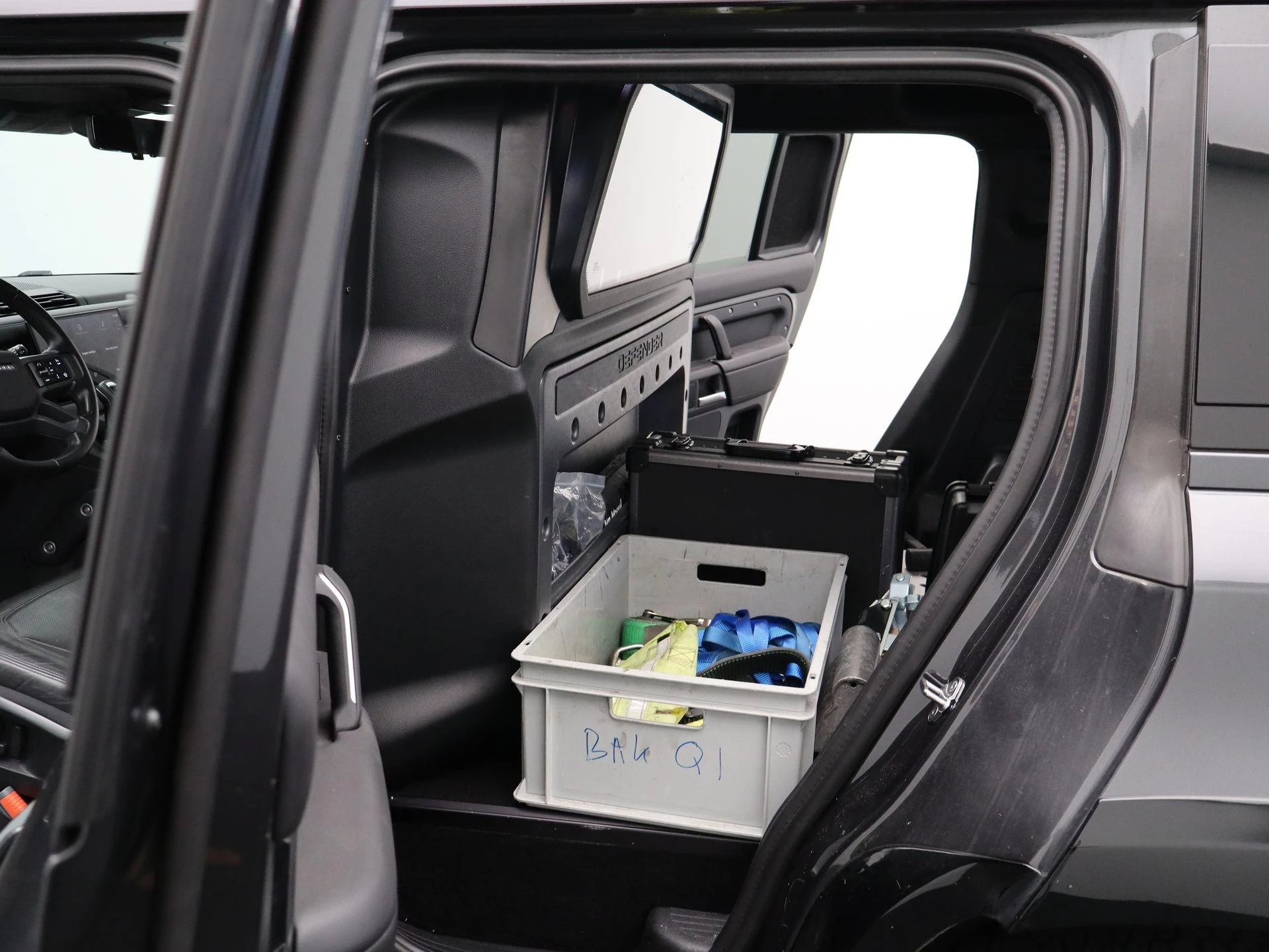 Land Rover-Defender-image-12