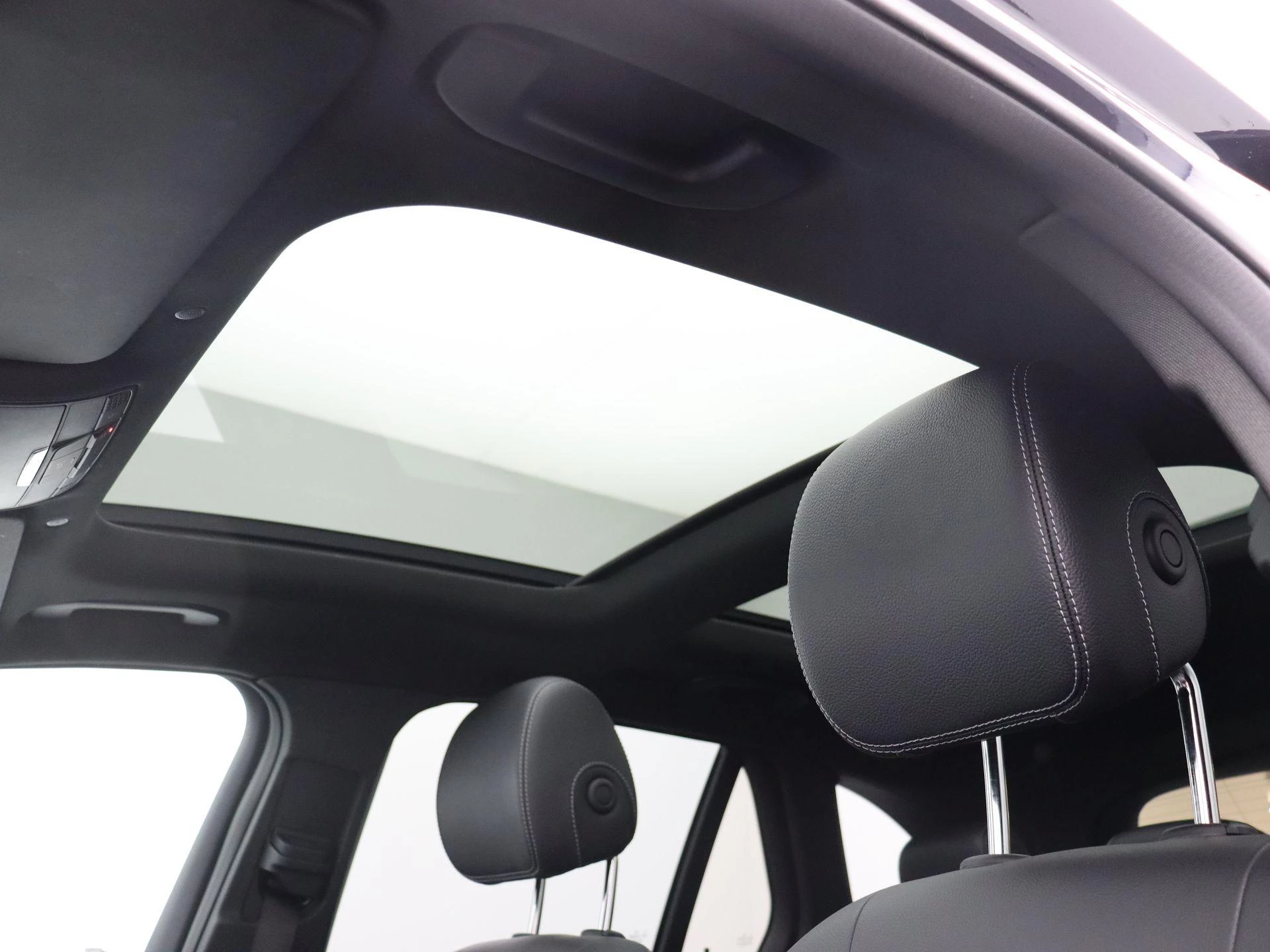 Mercedes-Benz GLC 300e SUV AMG LINE + PANO DAK + BURMESTER + CARPLAY + SURROUND VIEW +