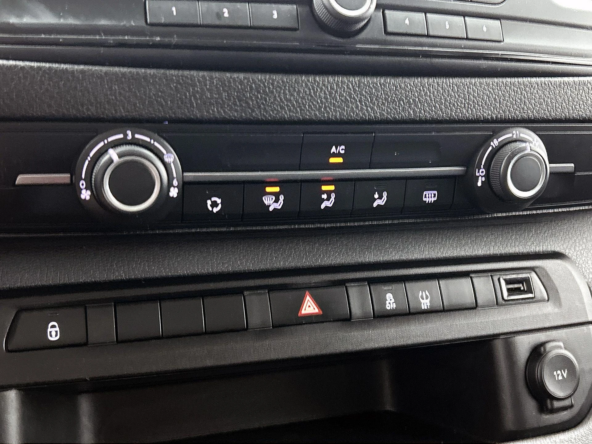 Opel-Vivaro-e-image-19