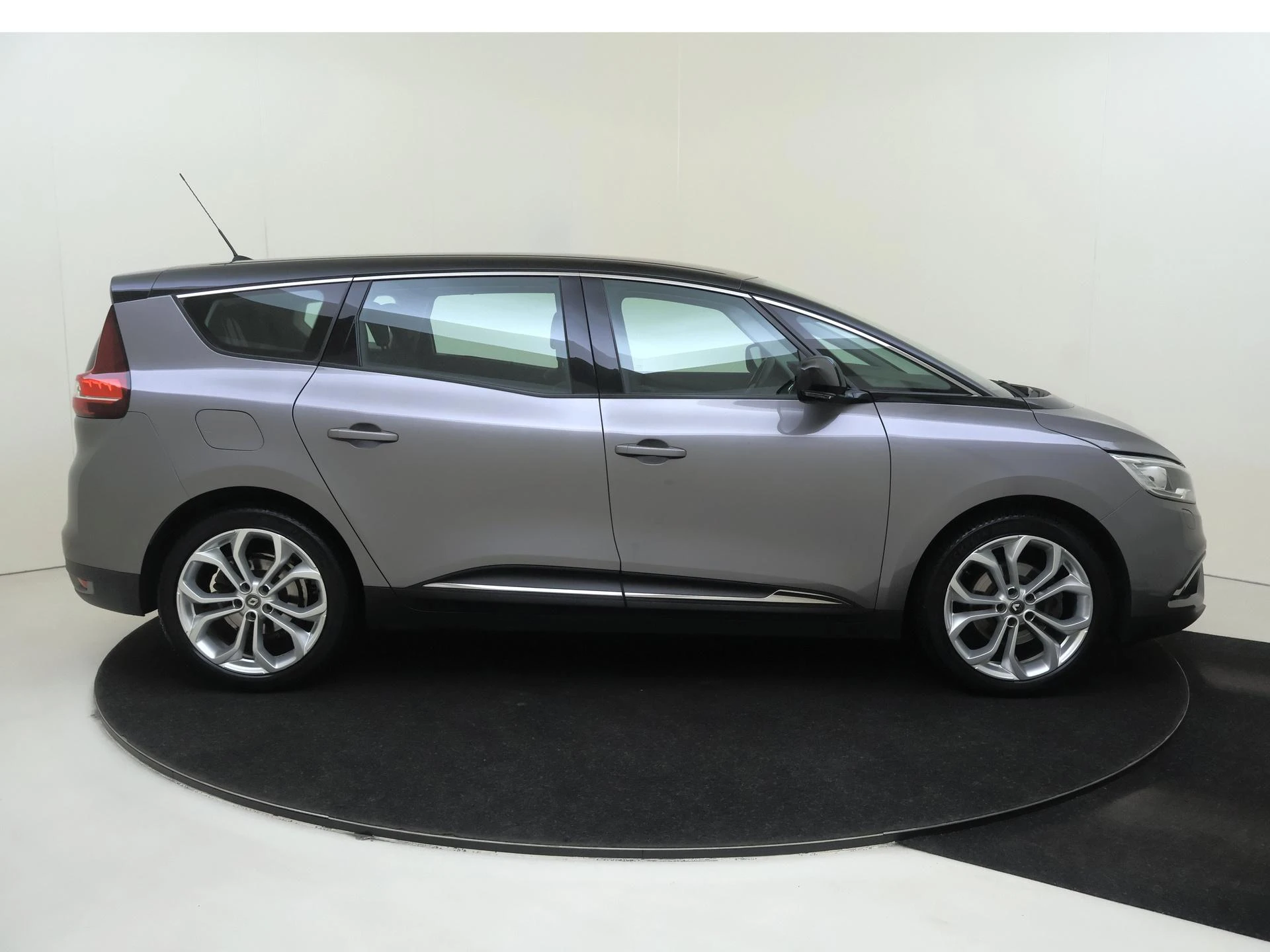 Renault-Grand Scénic-image-8