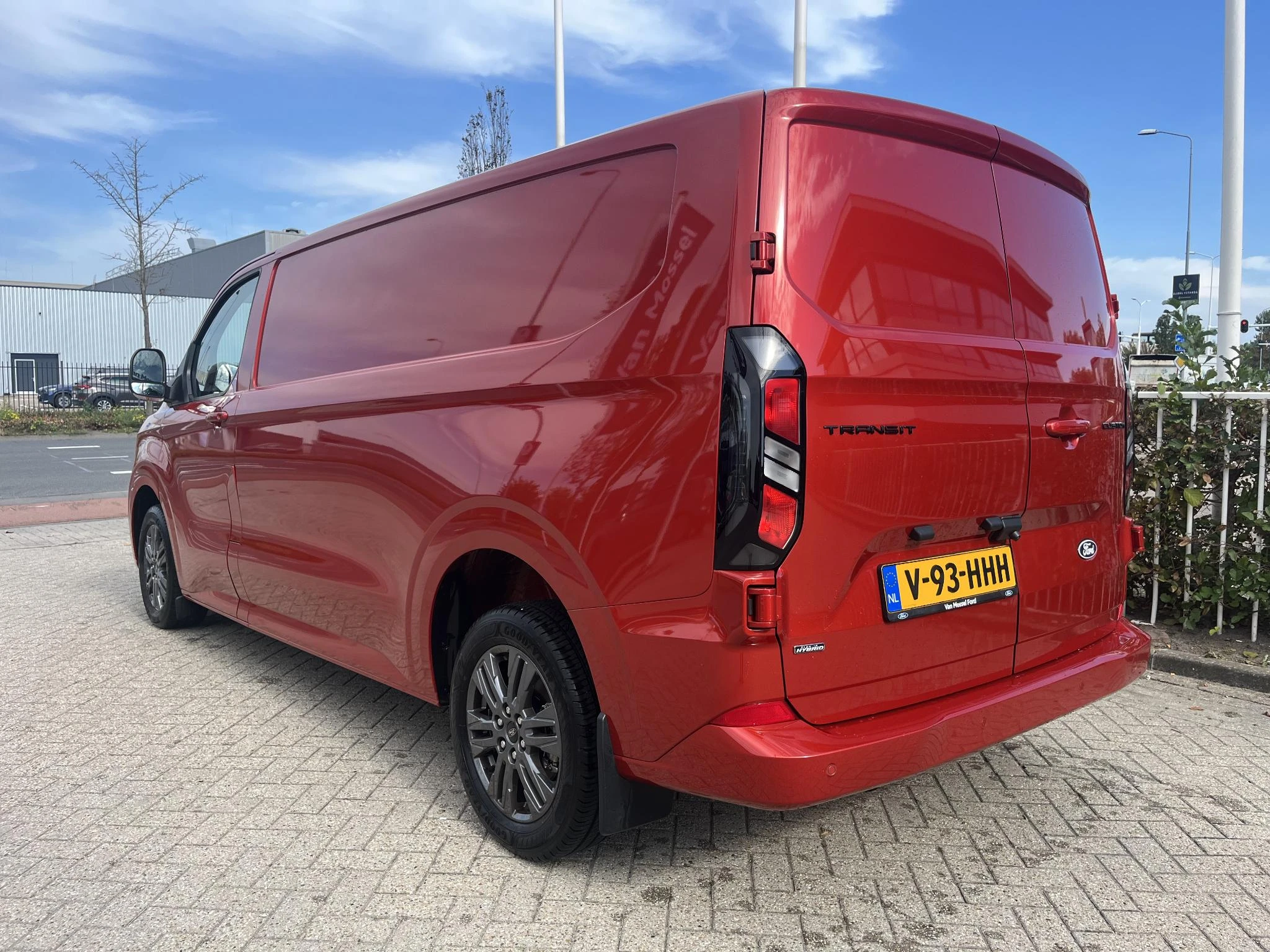 Ford-Transit Custom-image-5
