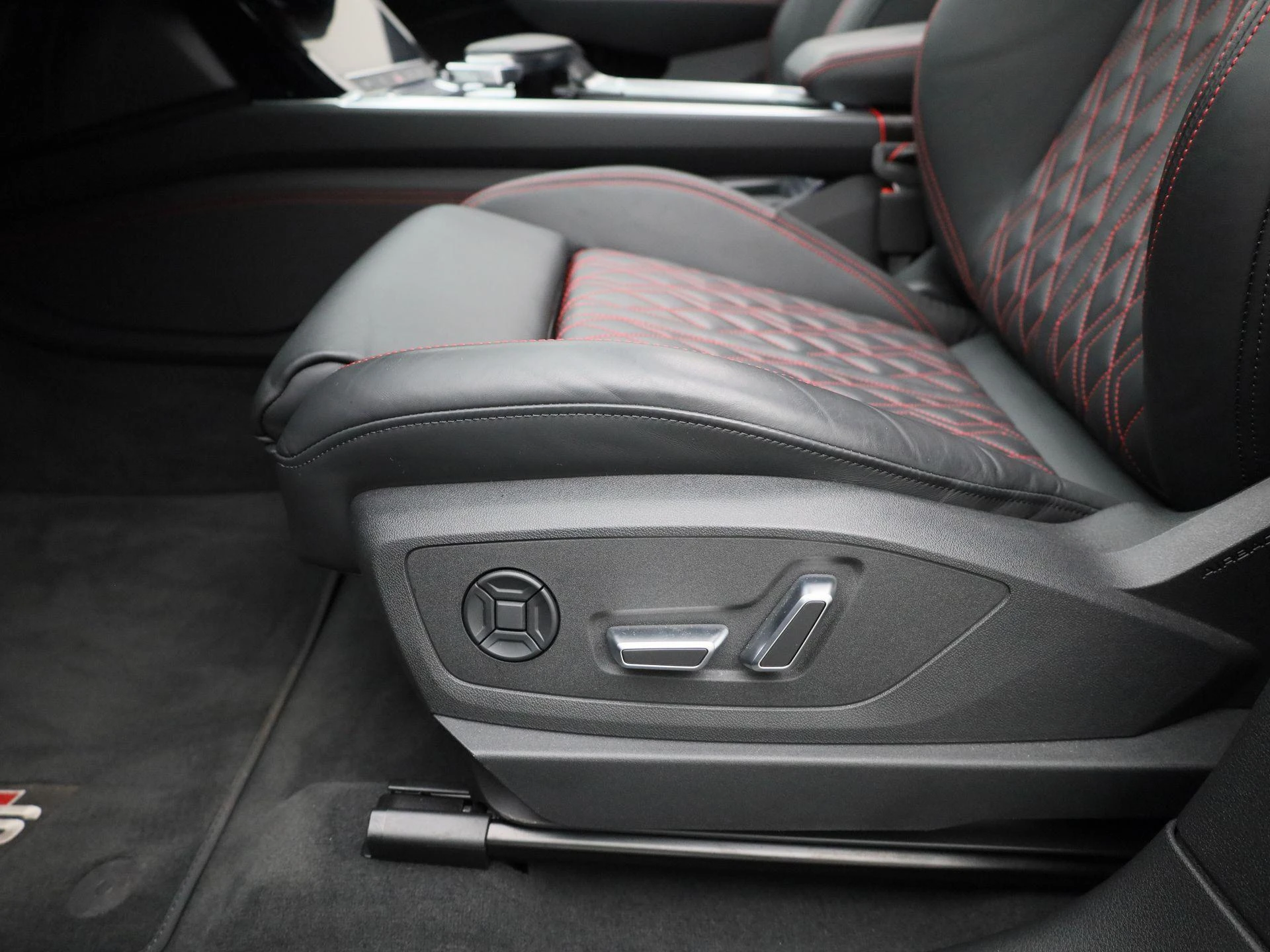 Audi-Q8 Sportback e-tron-image-33