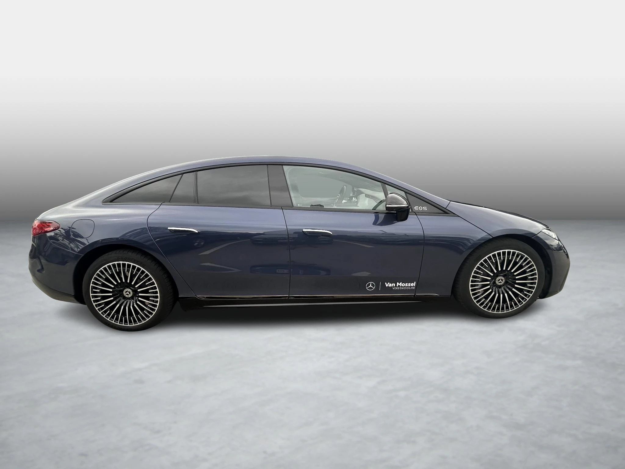 Mercedes-Benz-EQS-image-4