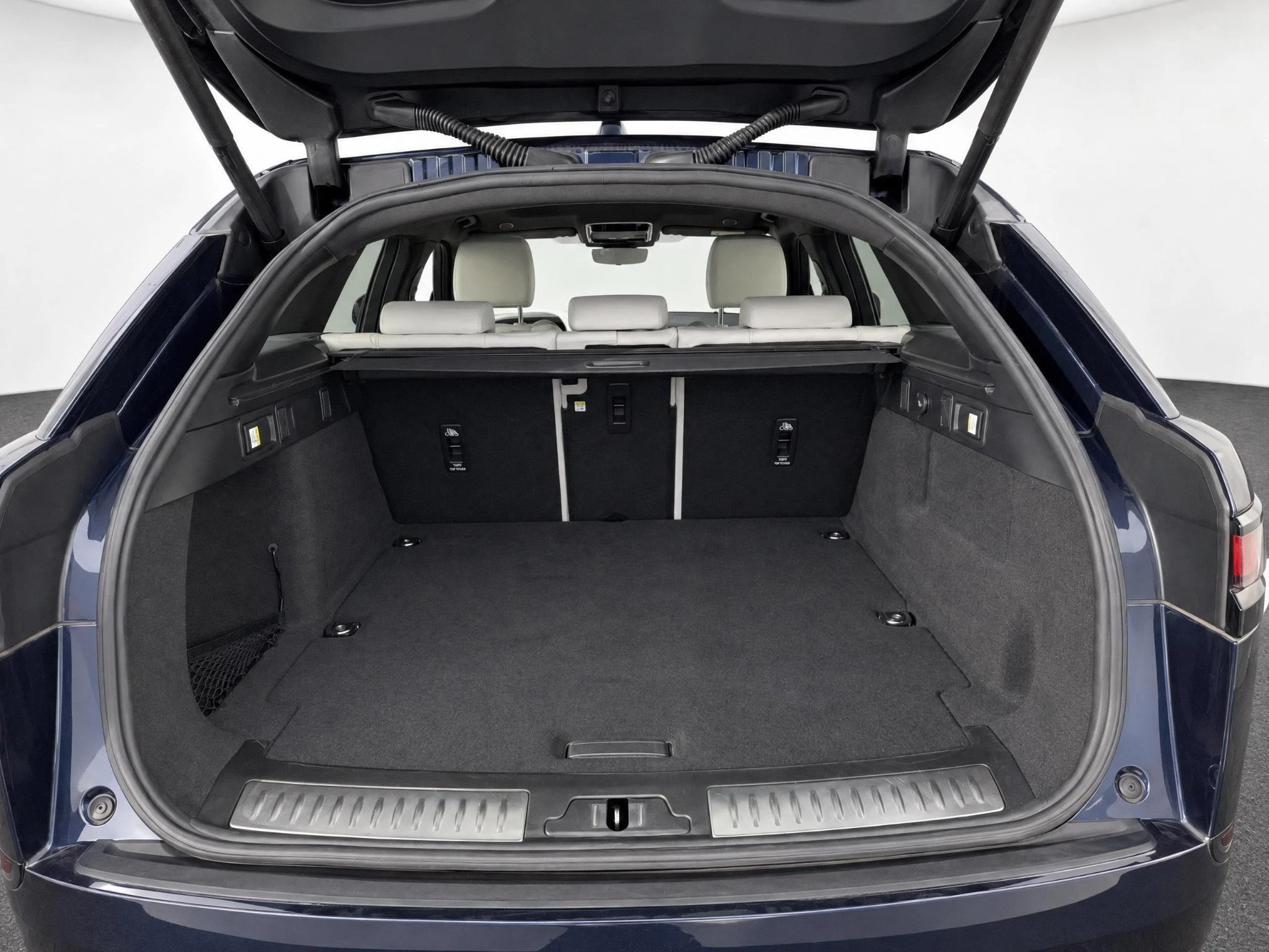 Land Rover-Range Rover Velar-image-12