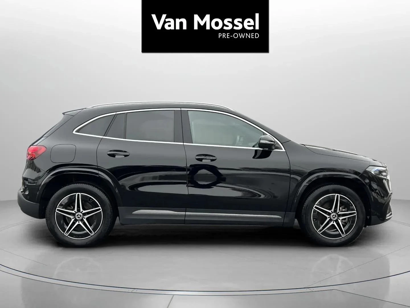 Mercedes-Benz-EQA-image-3