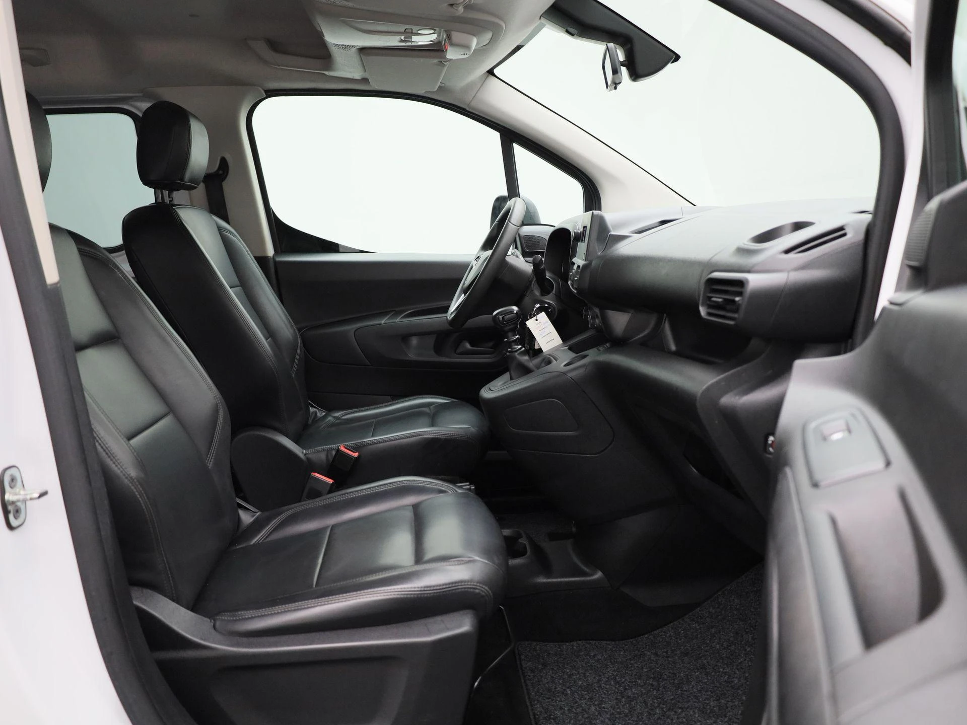Opel-Combo Life-image-9