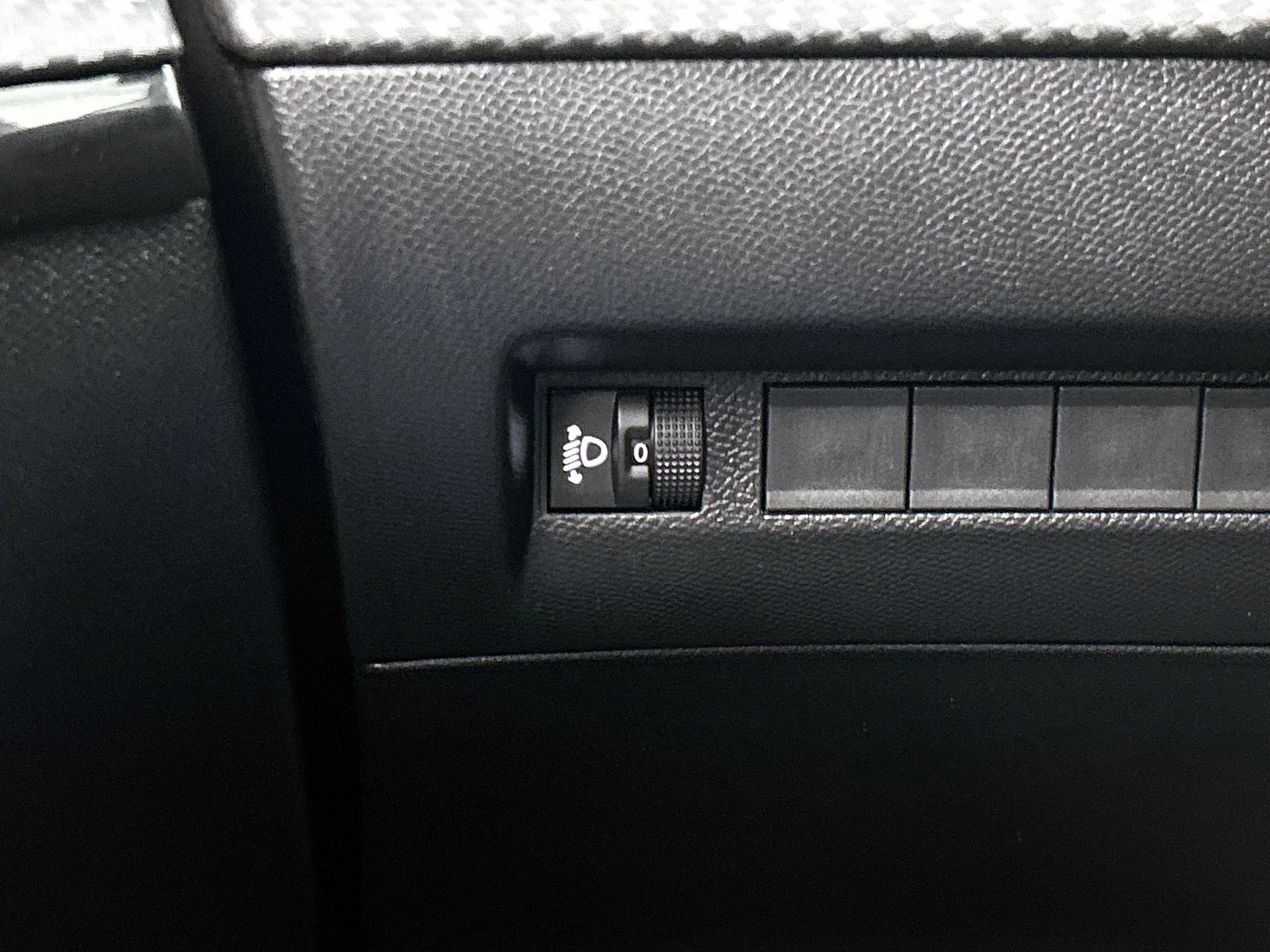 Peugeot-208-image-14