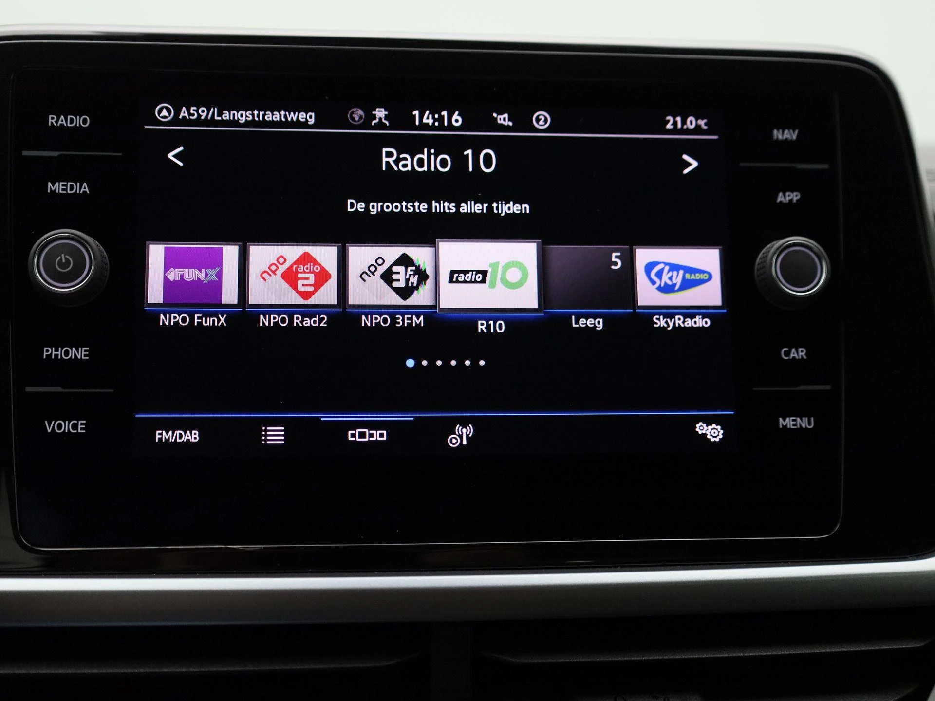 Volkswagen-T-Roc-image-14