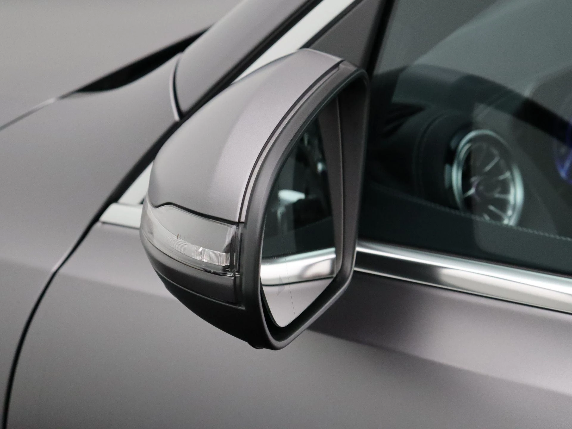 Mercedes-Benz-EQB-image-7