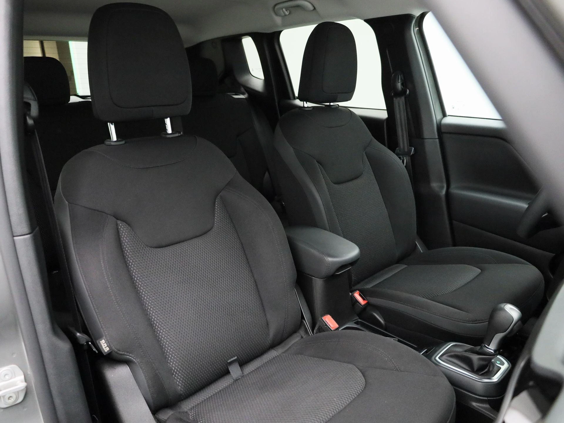 Jeep-Renegade-image-37