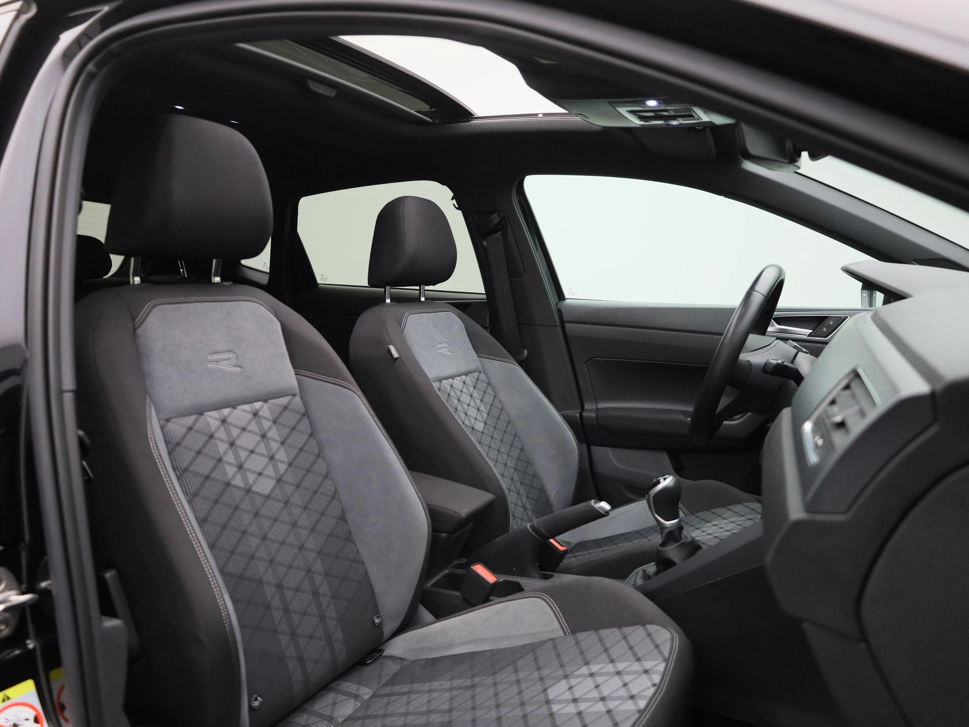 Volkswagen-Polo-image-30