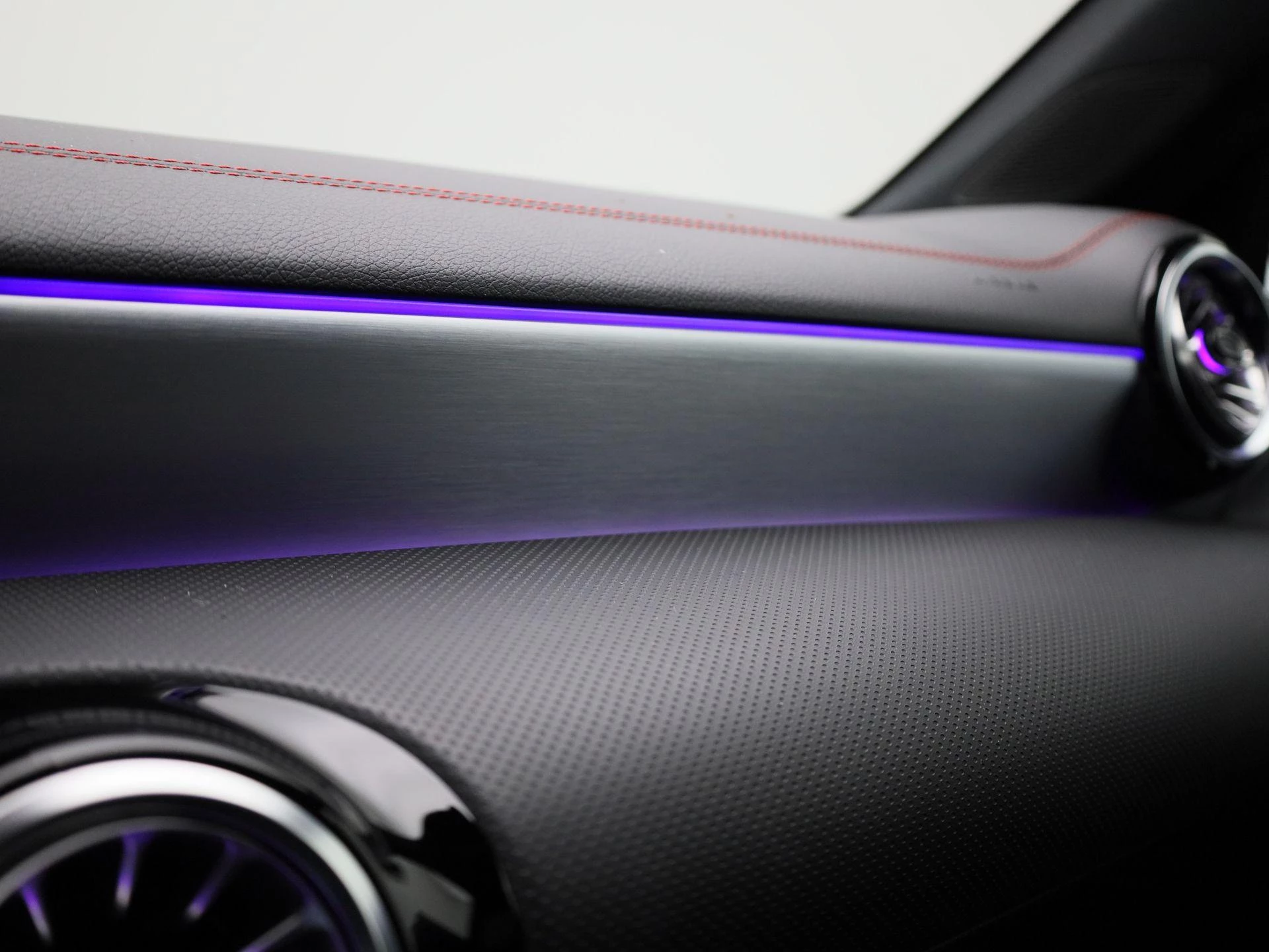 Mercedes-Benz-CLA-image-19