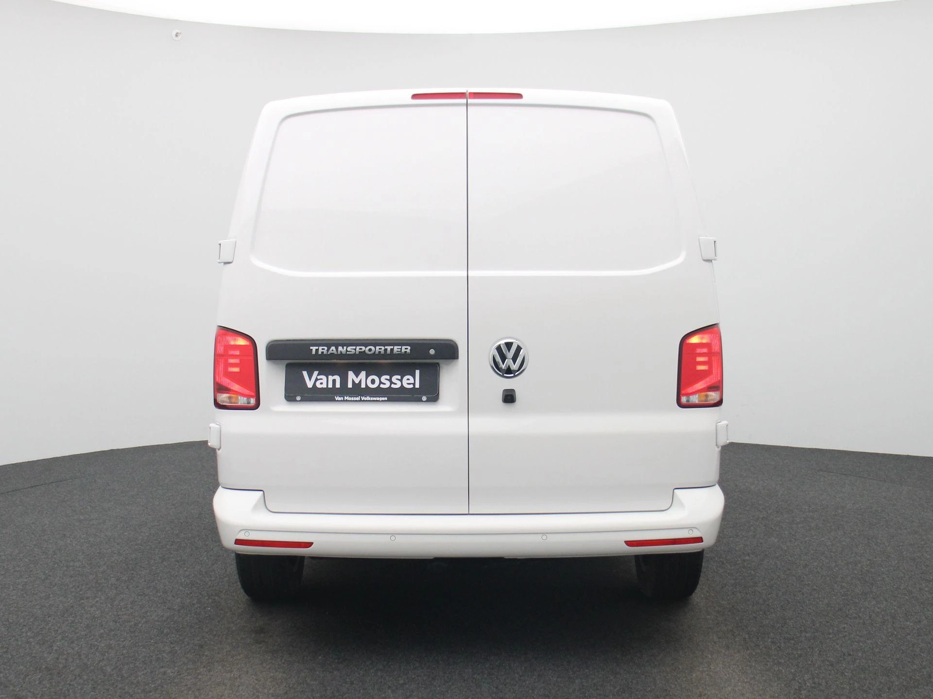 Volkswagen-Transporter-image-4