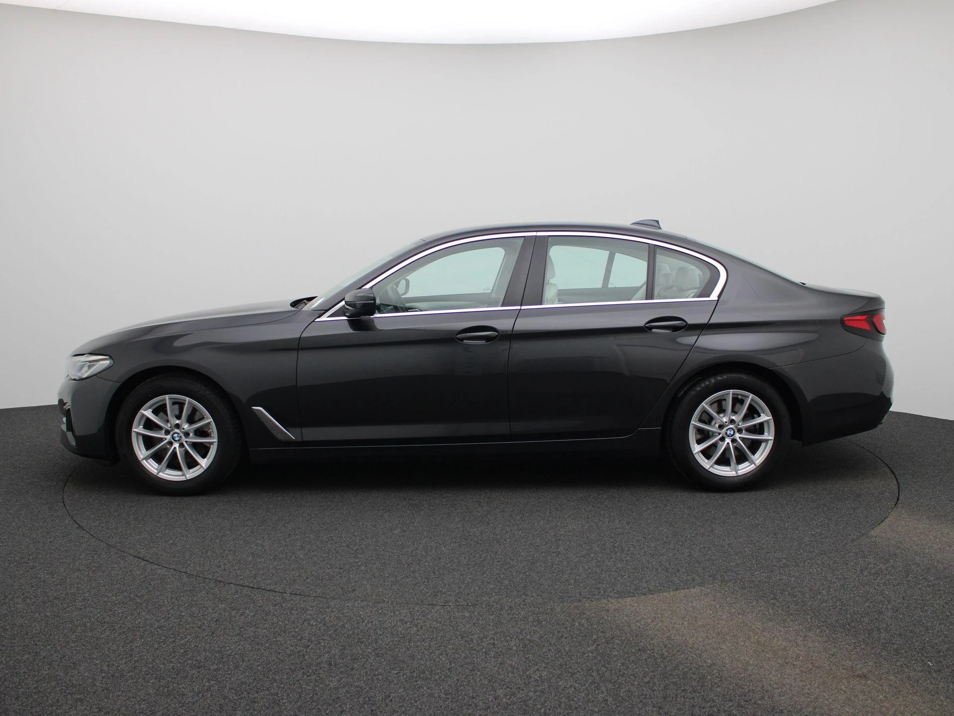 BMW-5 Serie-image-3