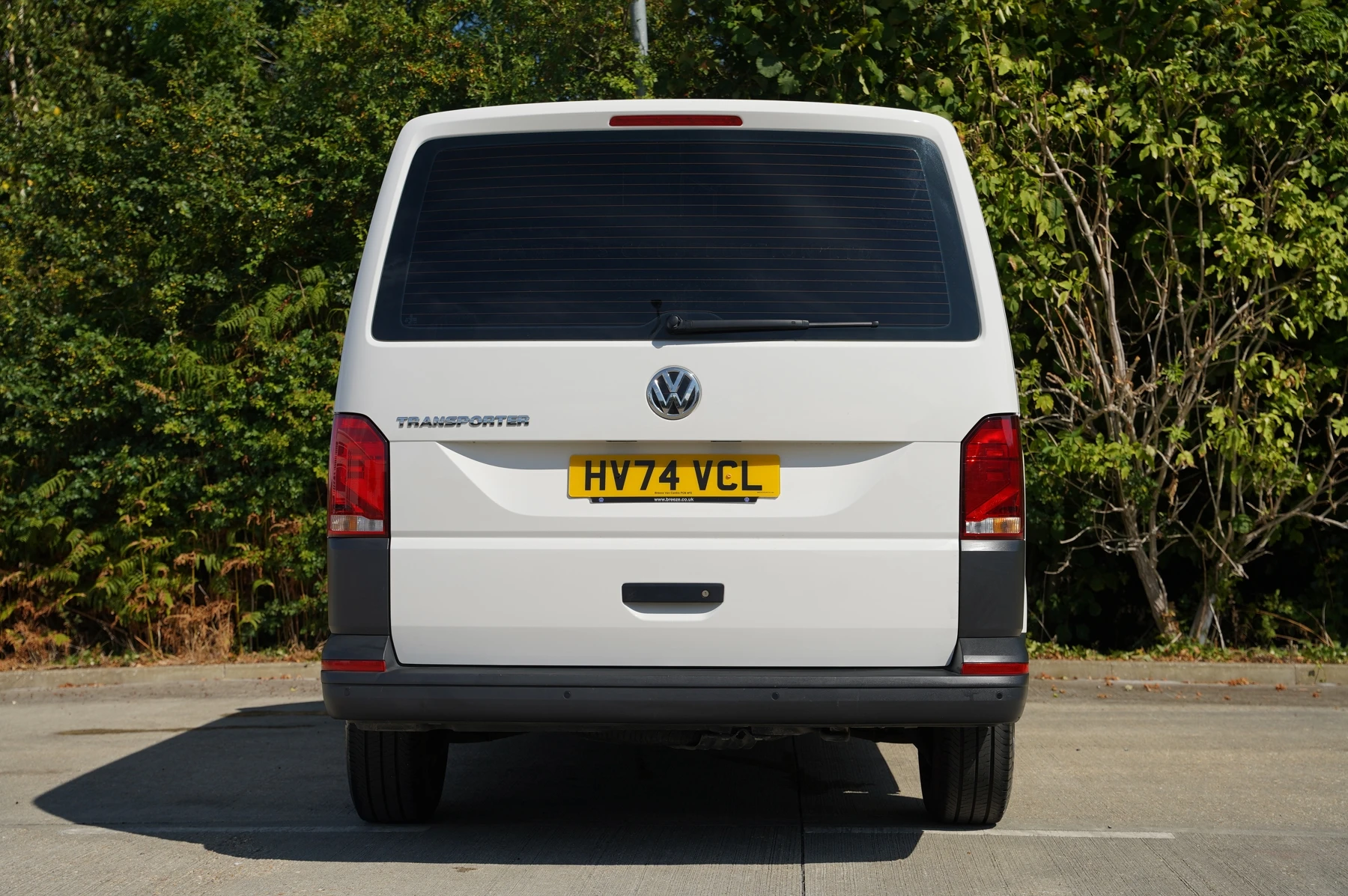 Volkswagen-Transporter-image-10