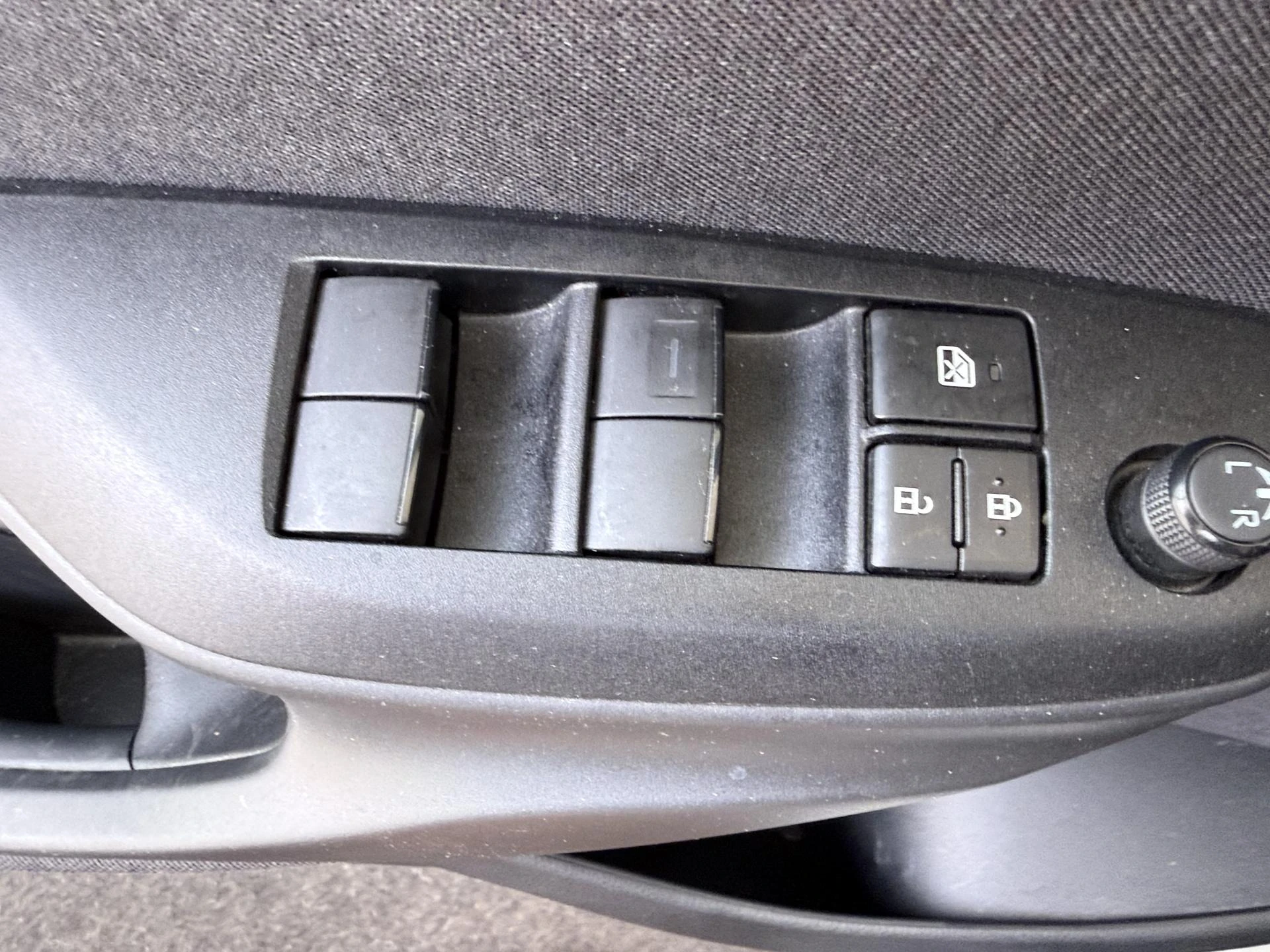 Mazda-2 Hybrid-image-20