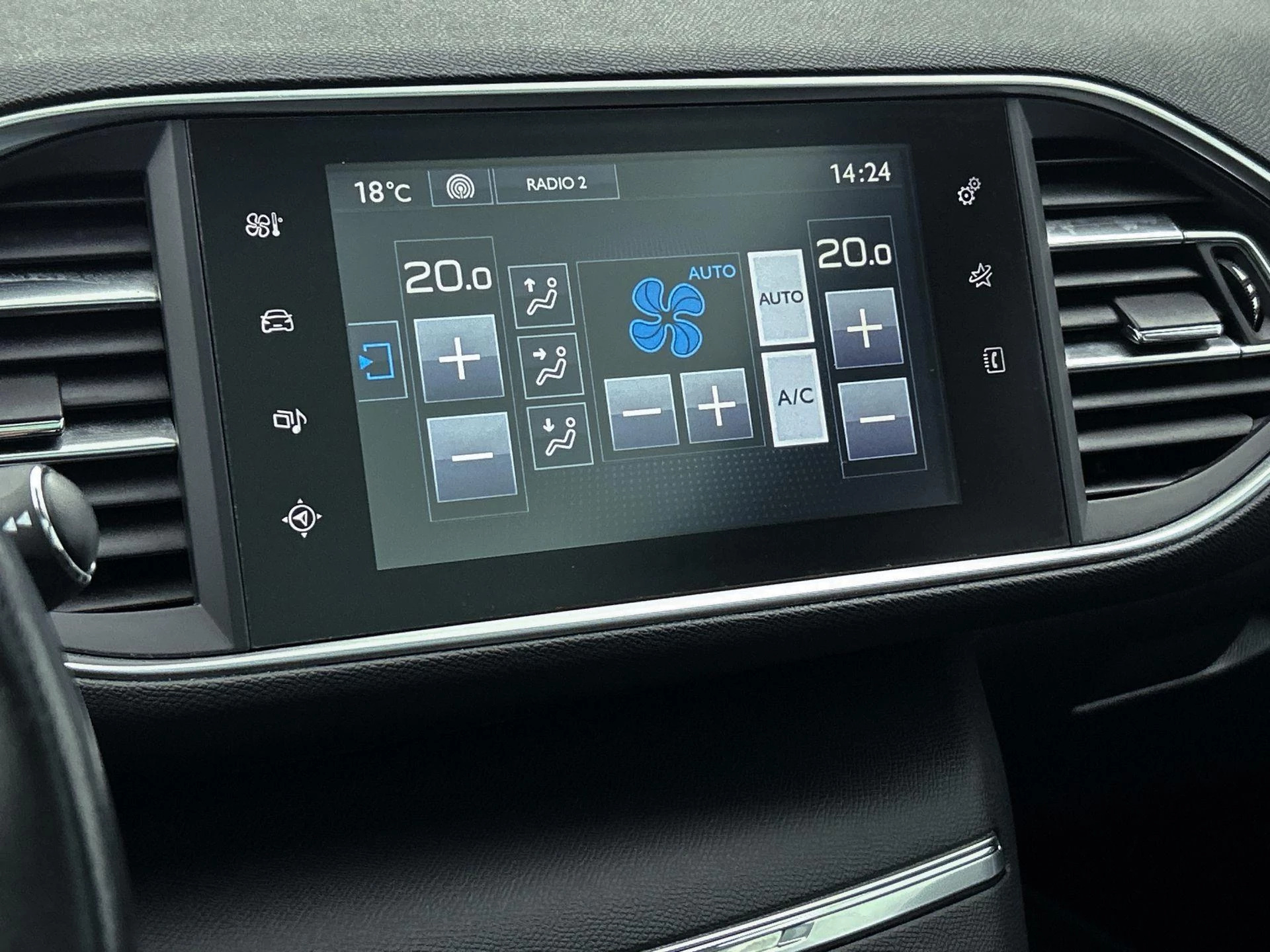 Peugeot-308-image-16