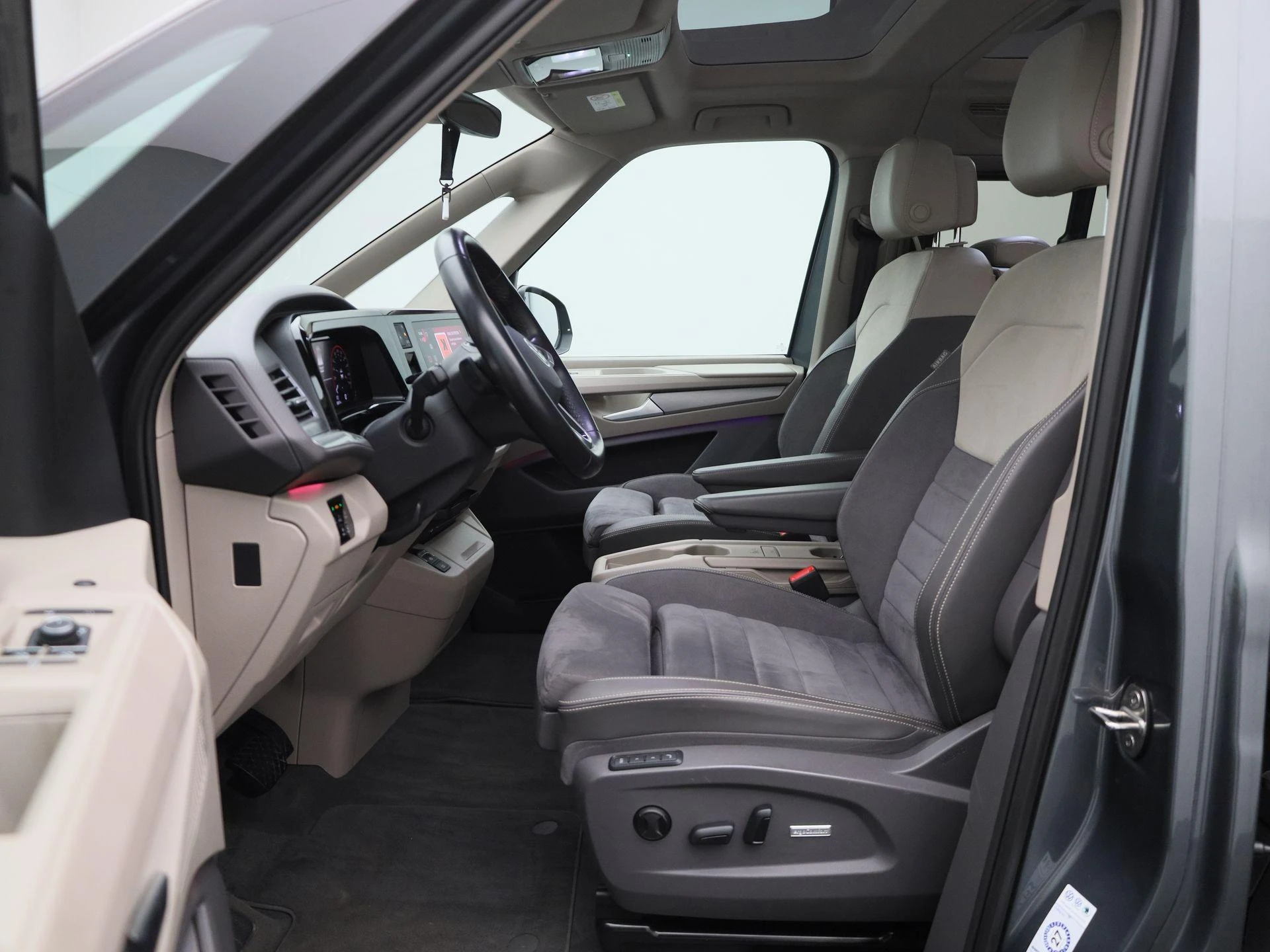 Volkswagen-Multivan-image-11
