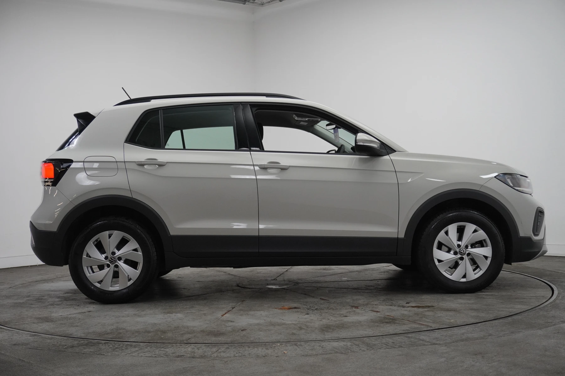 Volkswagen-T-Cross-image-3