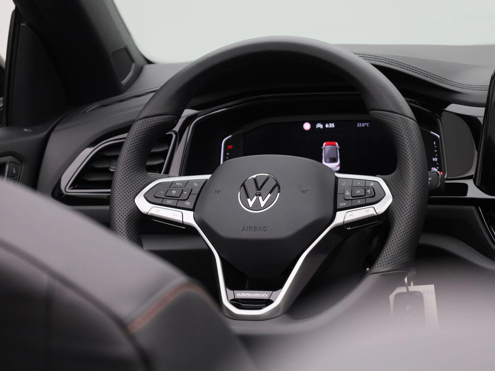 Volkswagen-T-Roc-image-40