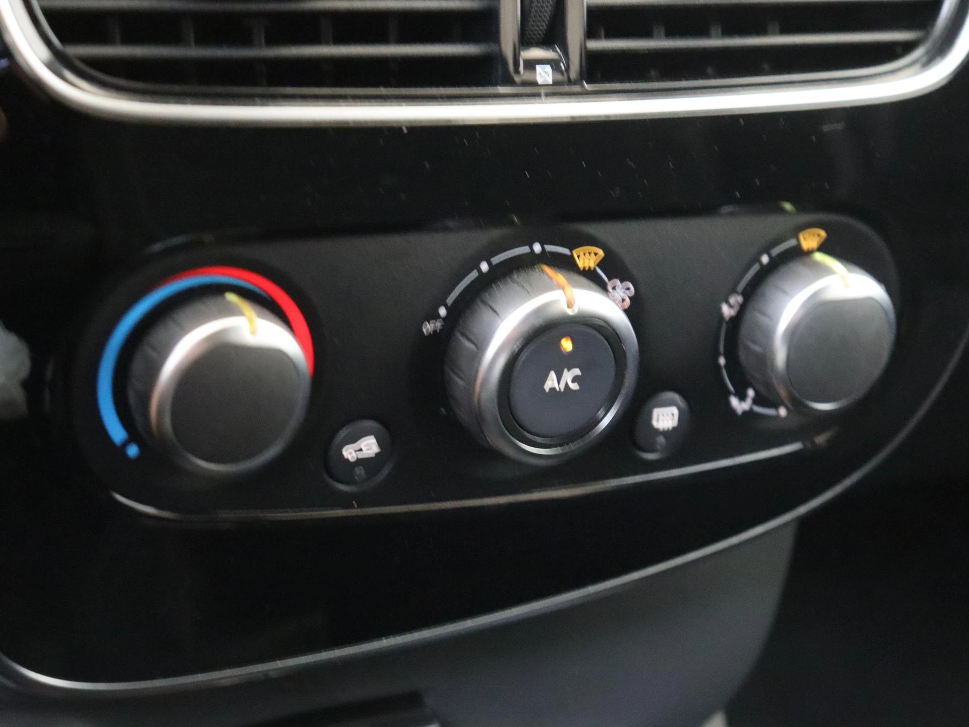Renault-Clio-image-18