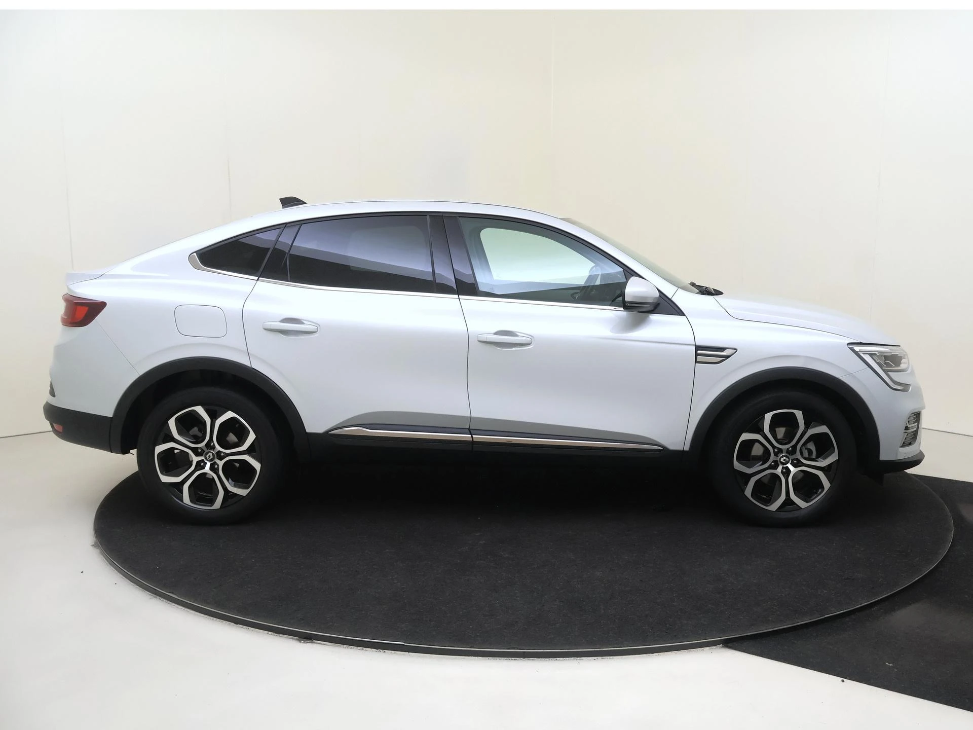 Renault-Arkana-image-8