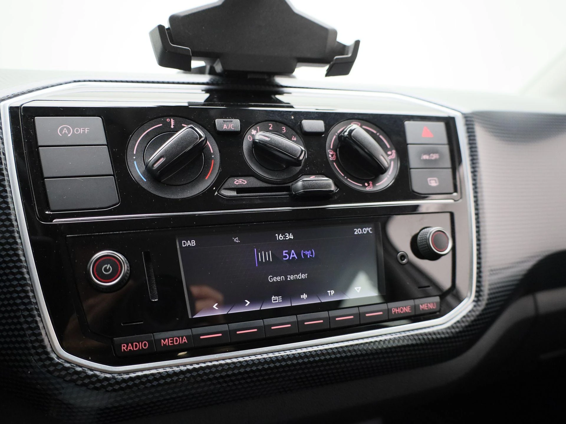 Volkswagen-up!-image-16