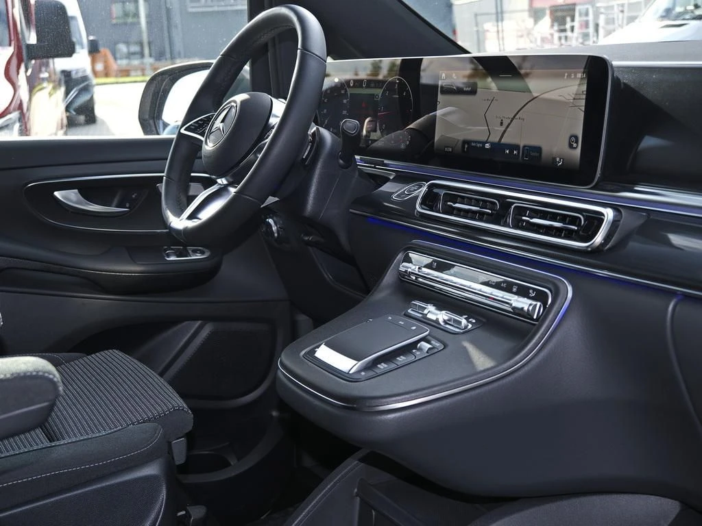 Mercedes-Benz-V-Klasse 220-image-10