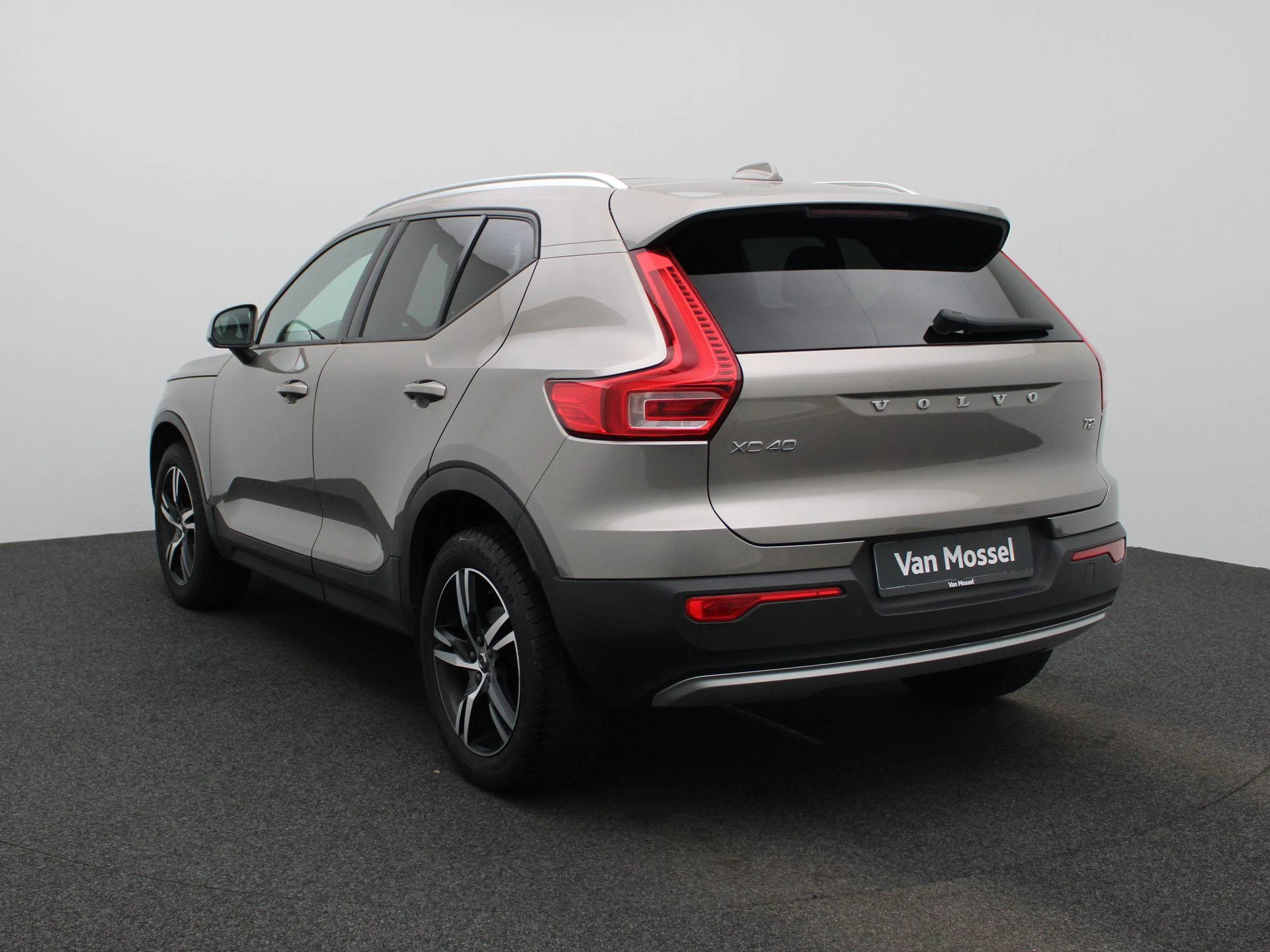 Volvo-XC40-image-1