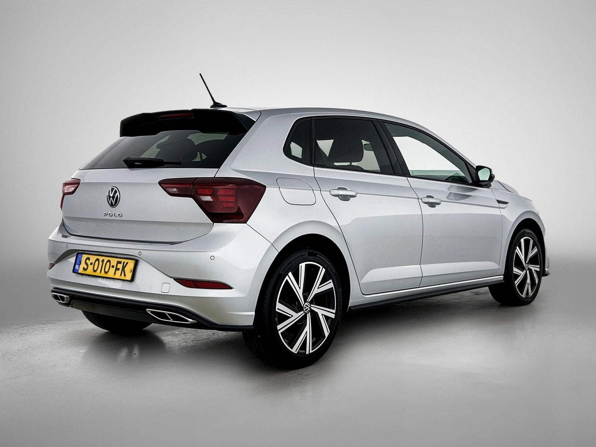 Volkswagen-Polo-image-3