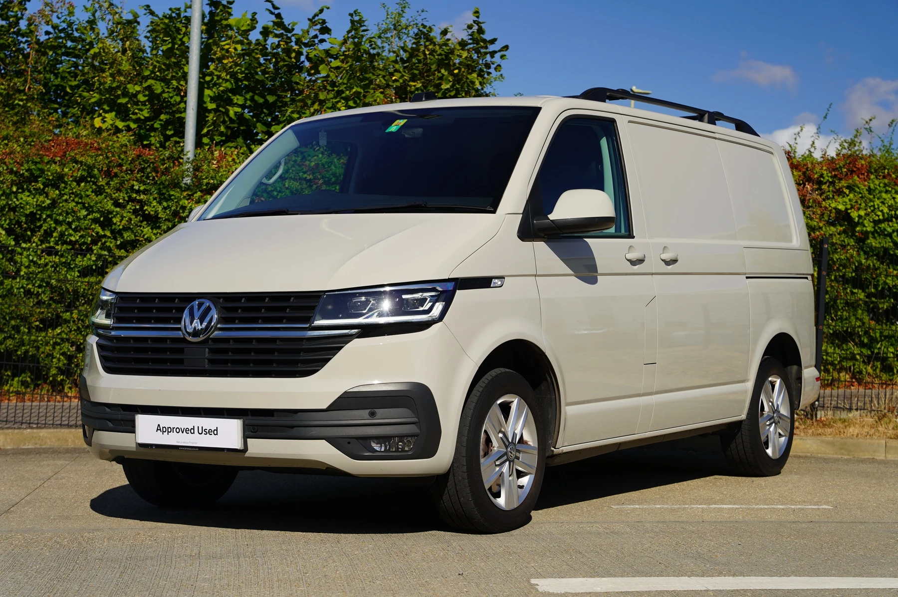 Volkswagen-Transporter-image-34