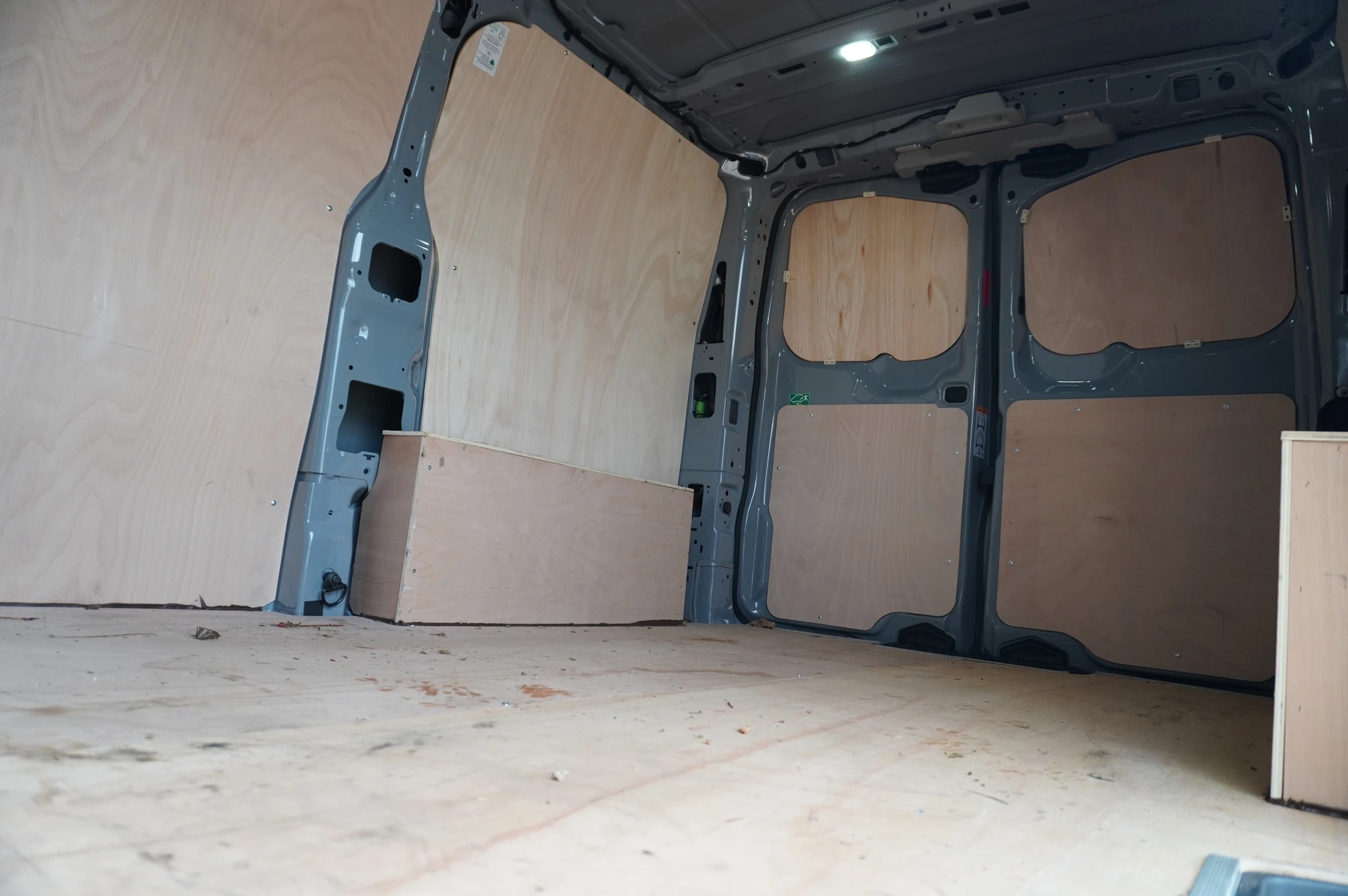 Volkswagen-Transporter-image-37