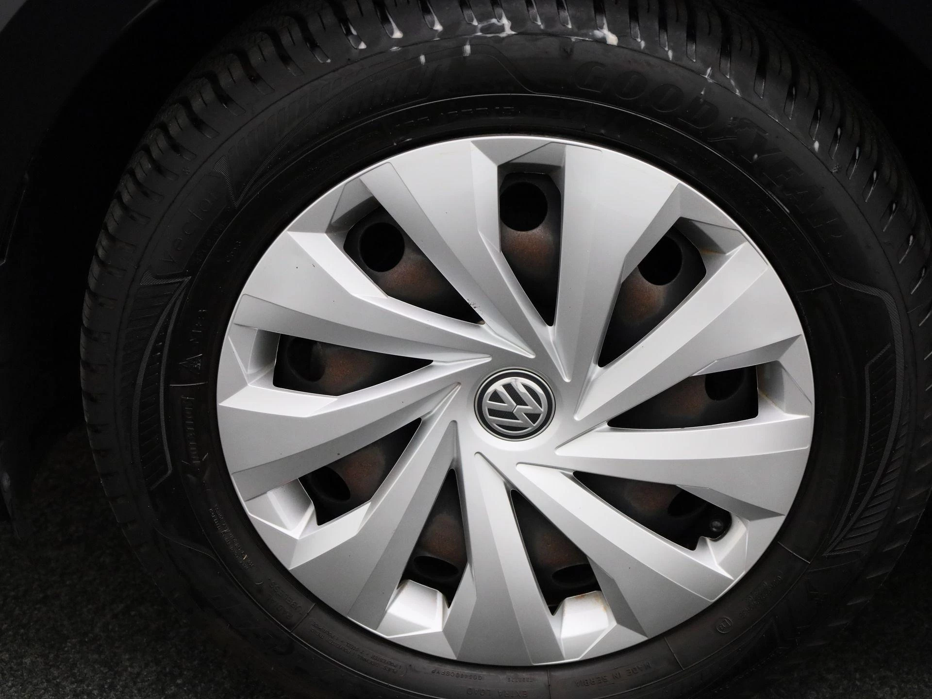 Volkswagen-Polo-image-12